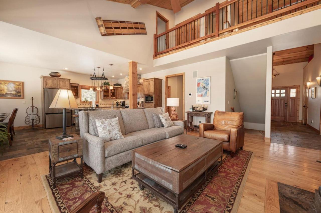 Wagon Ranch Ultimate Retreat with Hot Tub