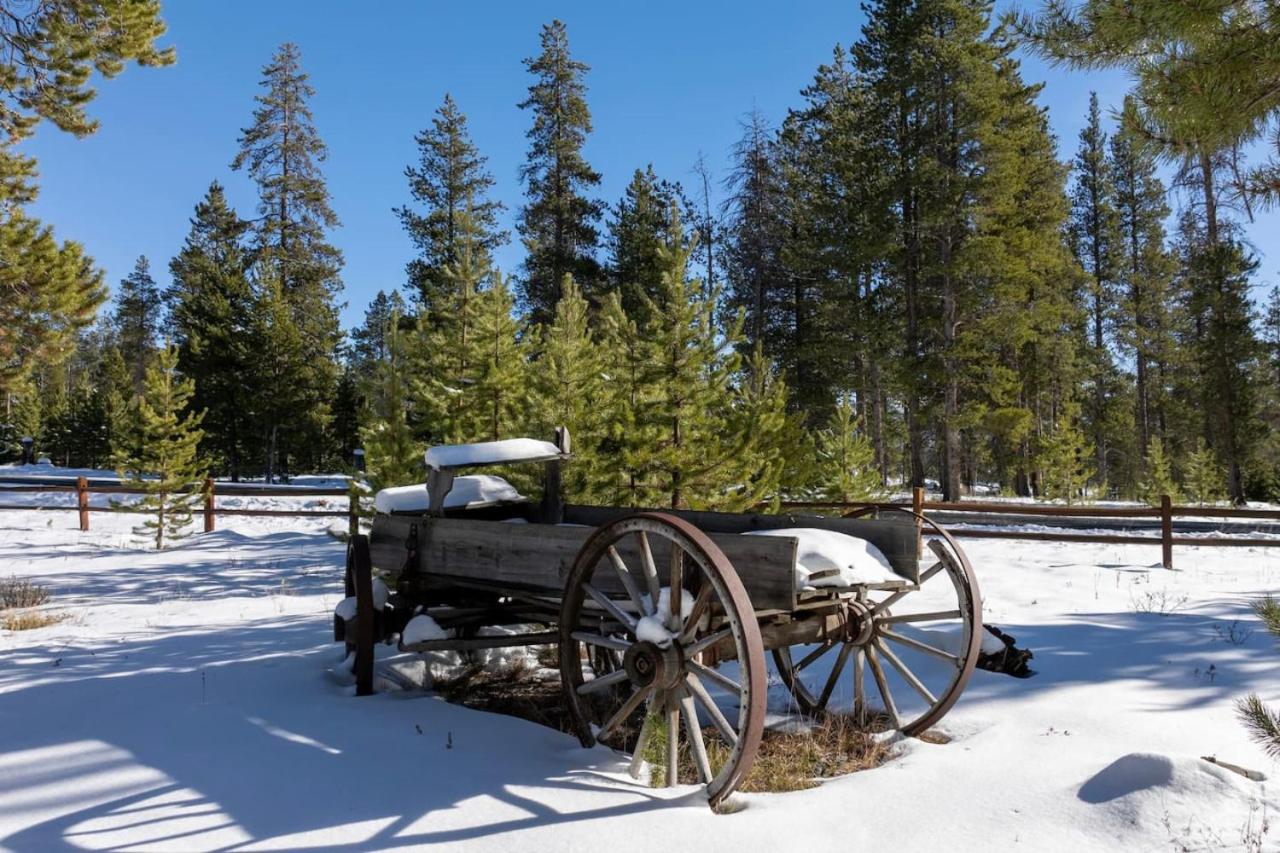 Wagon Ranch Ultimate Retreat with Hot Tub