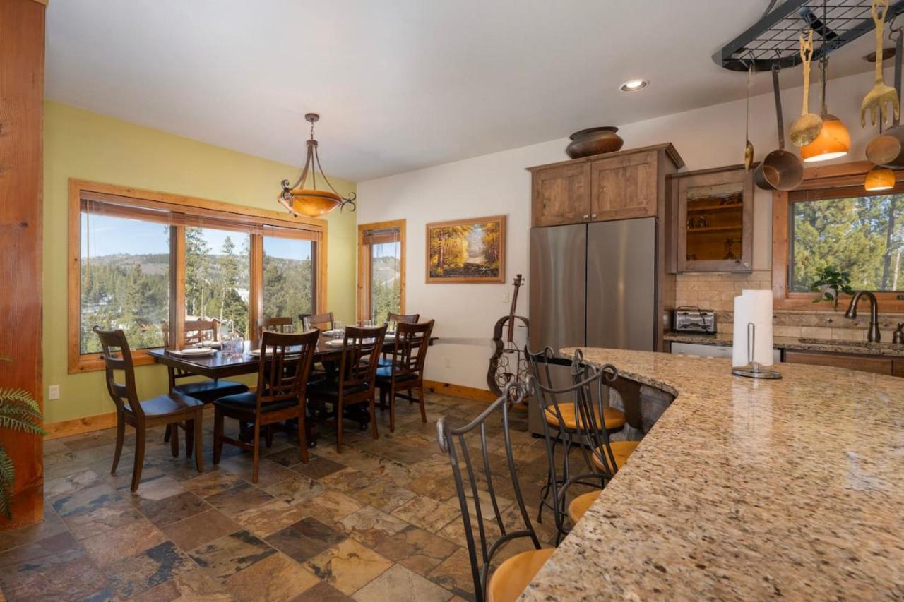 Wagon Ranch Ultimate Retreat with Hot Tub