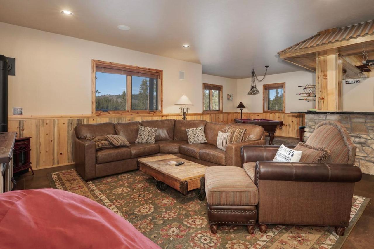 Wagon Ranch Ultimate Retreat with Hot Tub