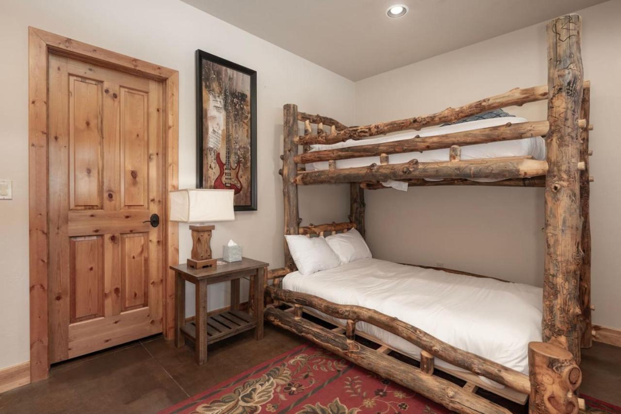 Wagon Ranch Ultimate Retreat with Hot Tub