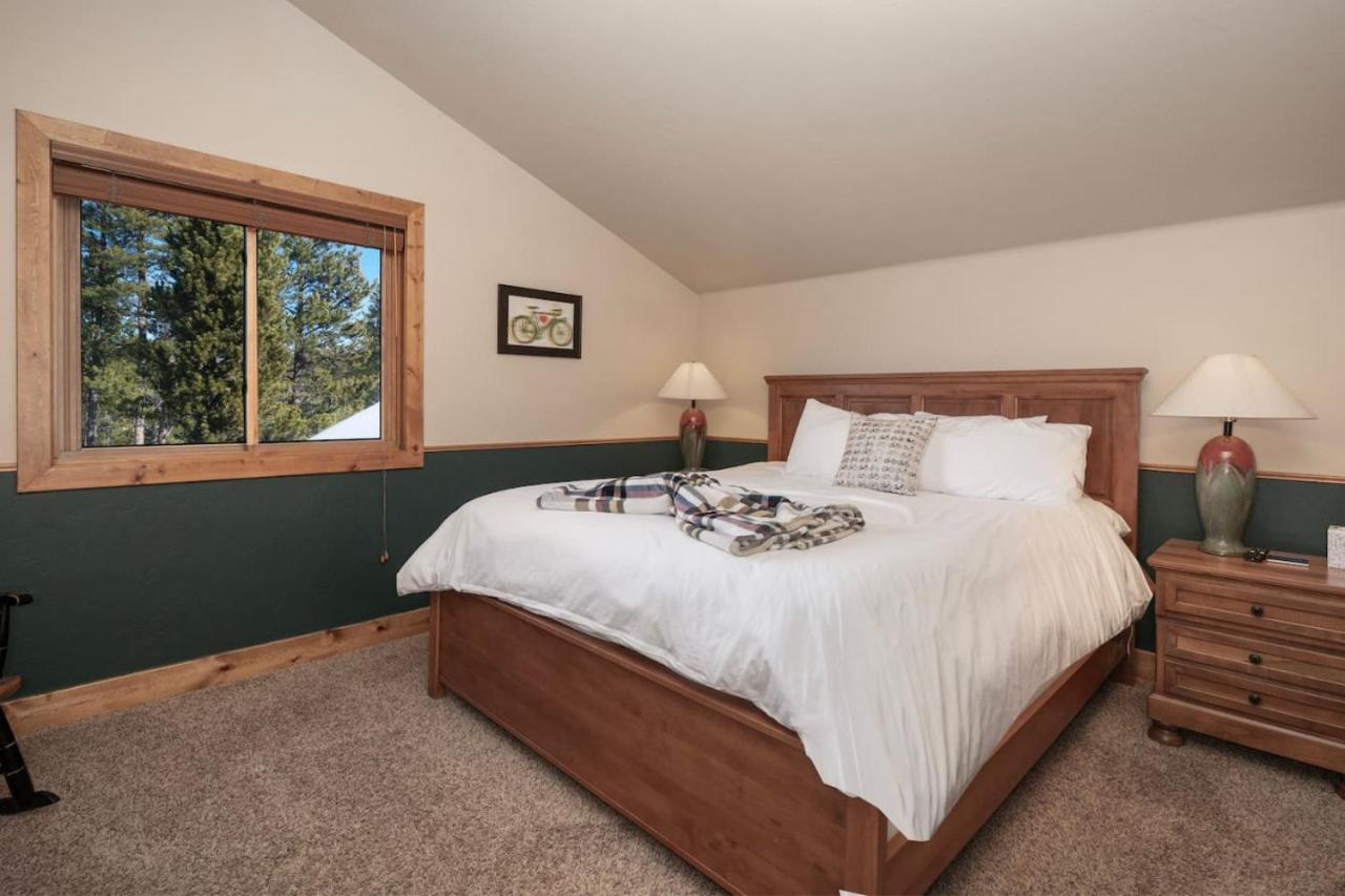 Wagon Ranch Ultimate Retreat with Hot Tub