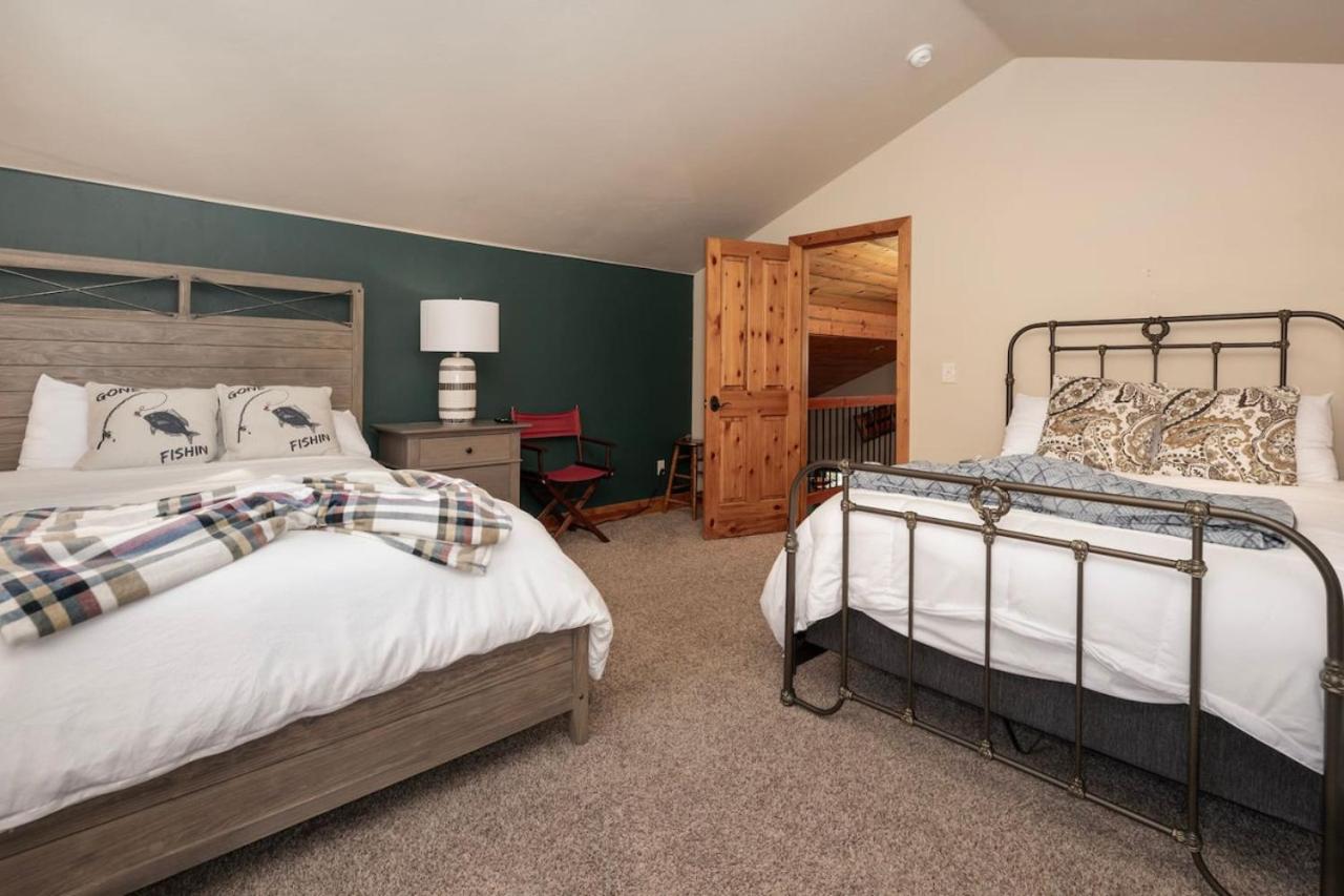 Wagon Ranch Ultimate Retreat with Hot Tub