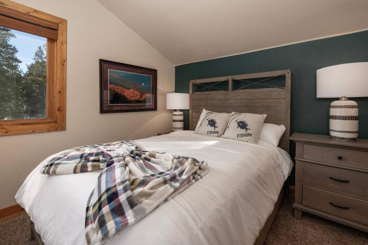 Wagon Ranch Ultimate Retreat with Hot Tub