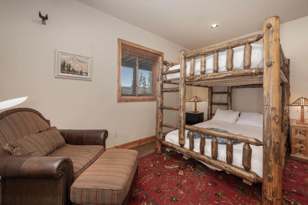 Wagon Ranch Ultimate Retreat with Hot Tub