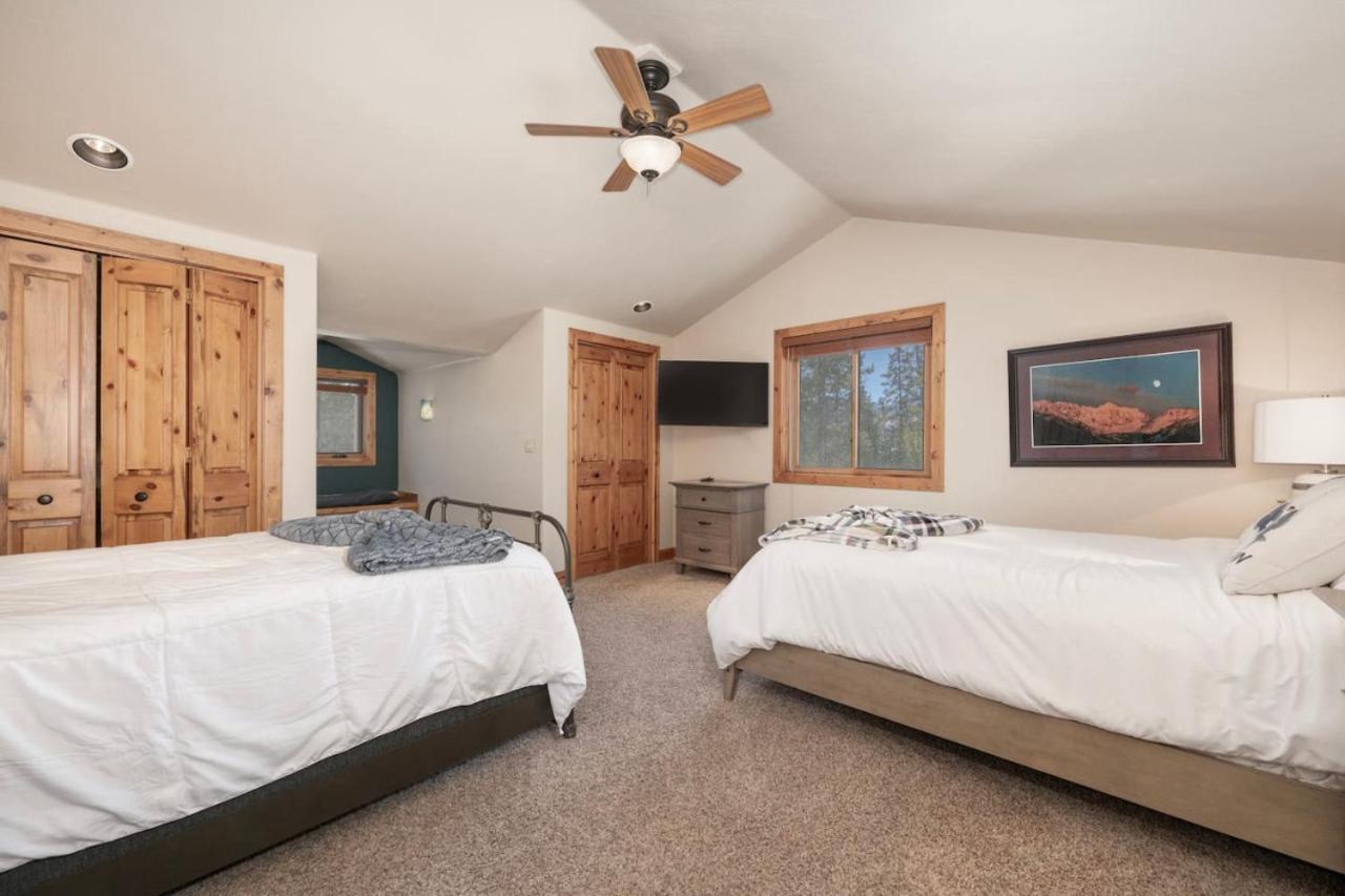 Wagon Ranch Ultimate Retreat with Hot Tub