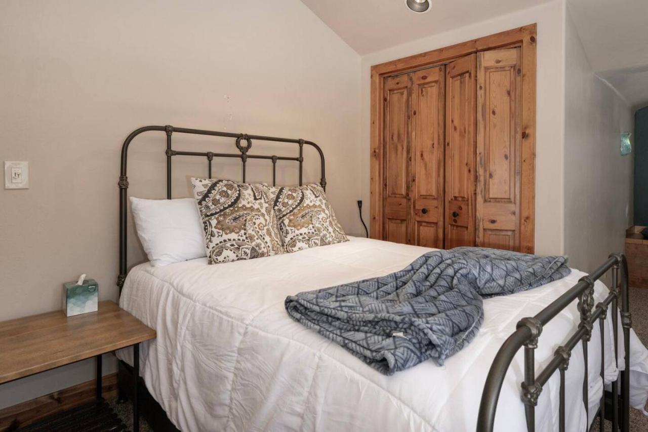 Wagon Ranch Ultimate Retreat with Hot Tub