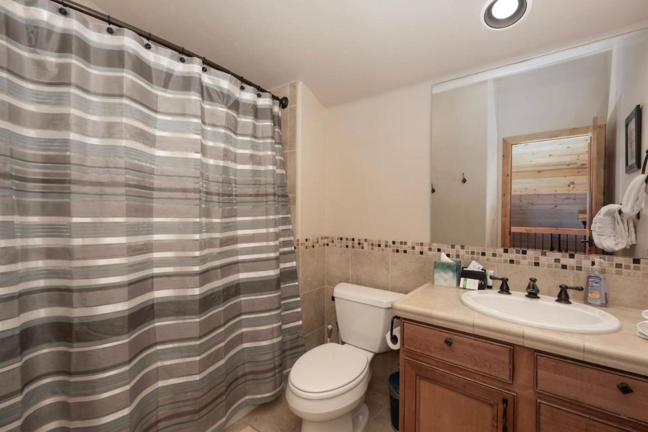 Wagon Ranch Ultimate Retreat with Hot Tub