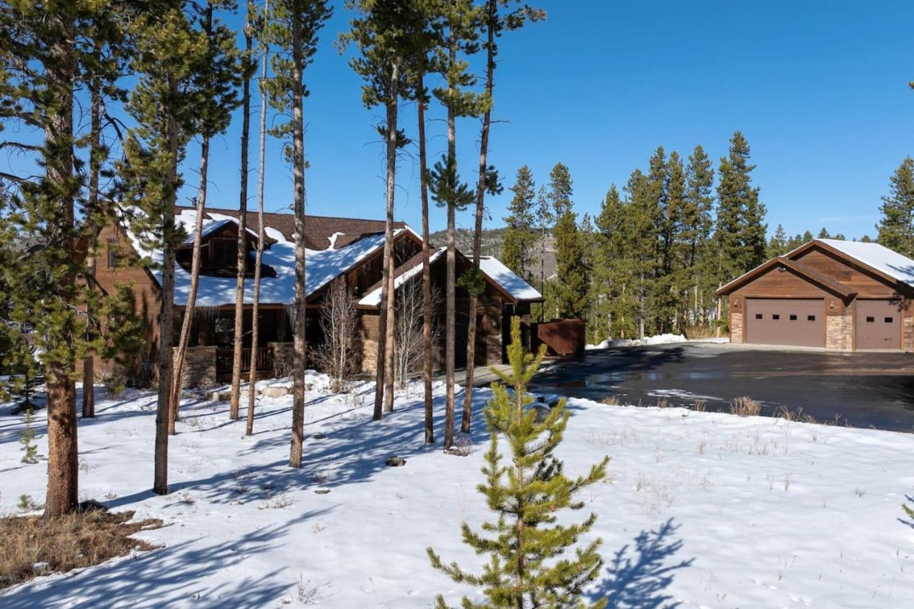 Wagon Ranch Ultimate Retreat with Hot Tub