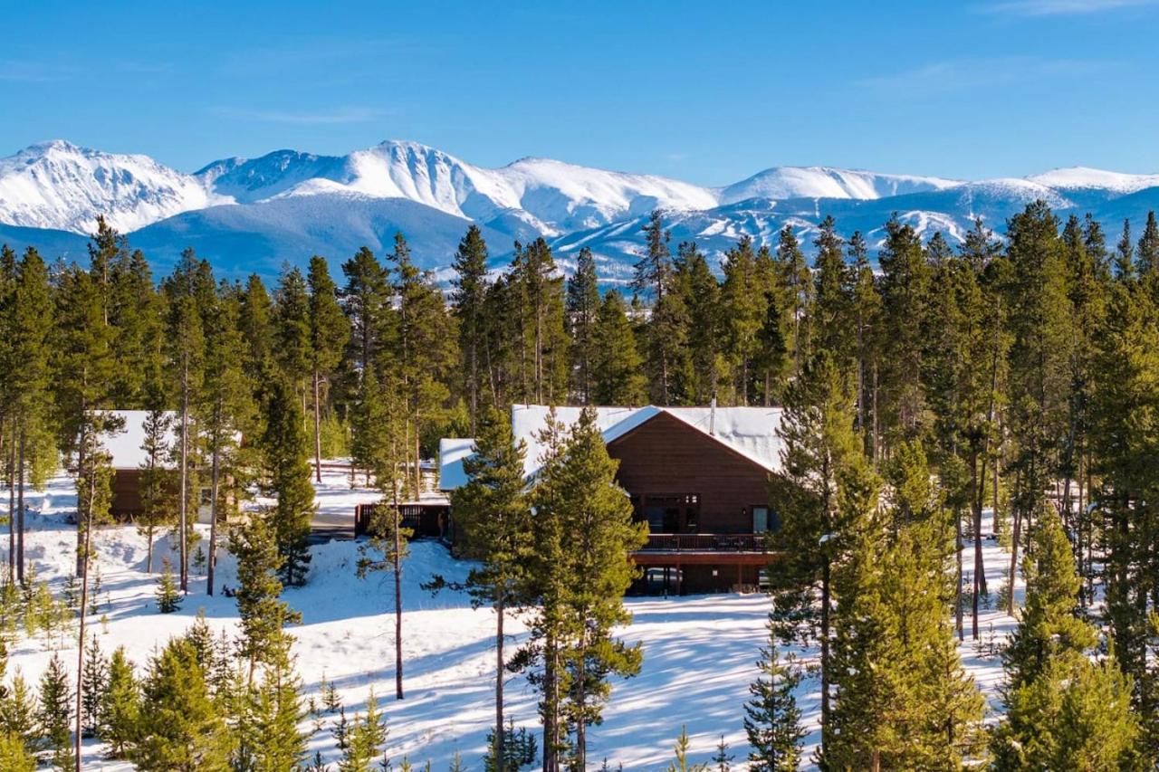 Wagon Ranch Ultimate Retreat with Hot Tub