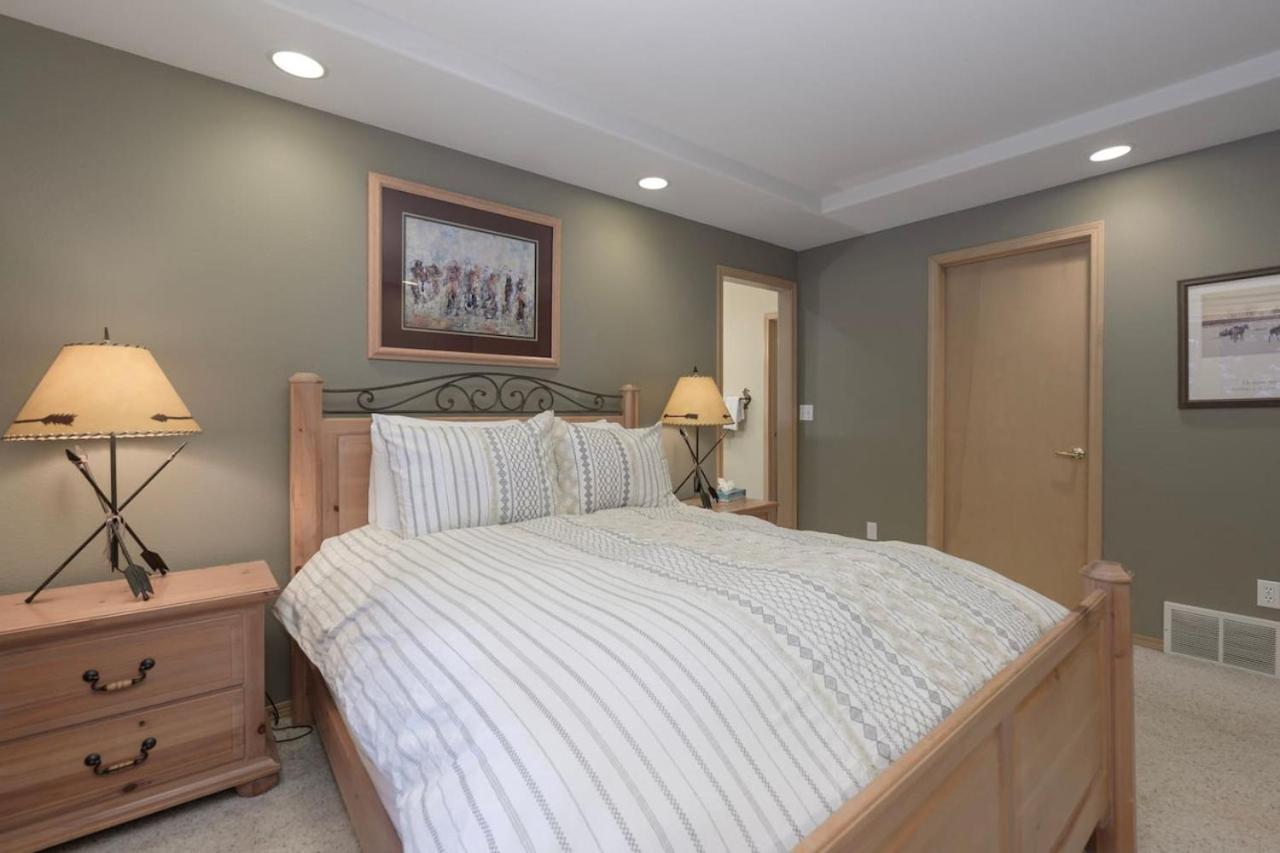 Trailside Mountain Retreat with Private Hot Tub