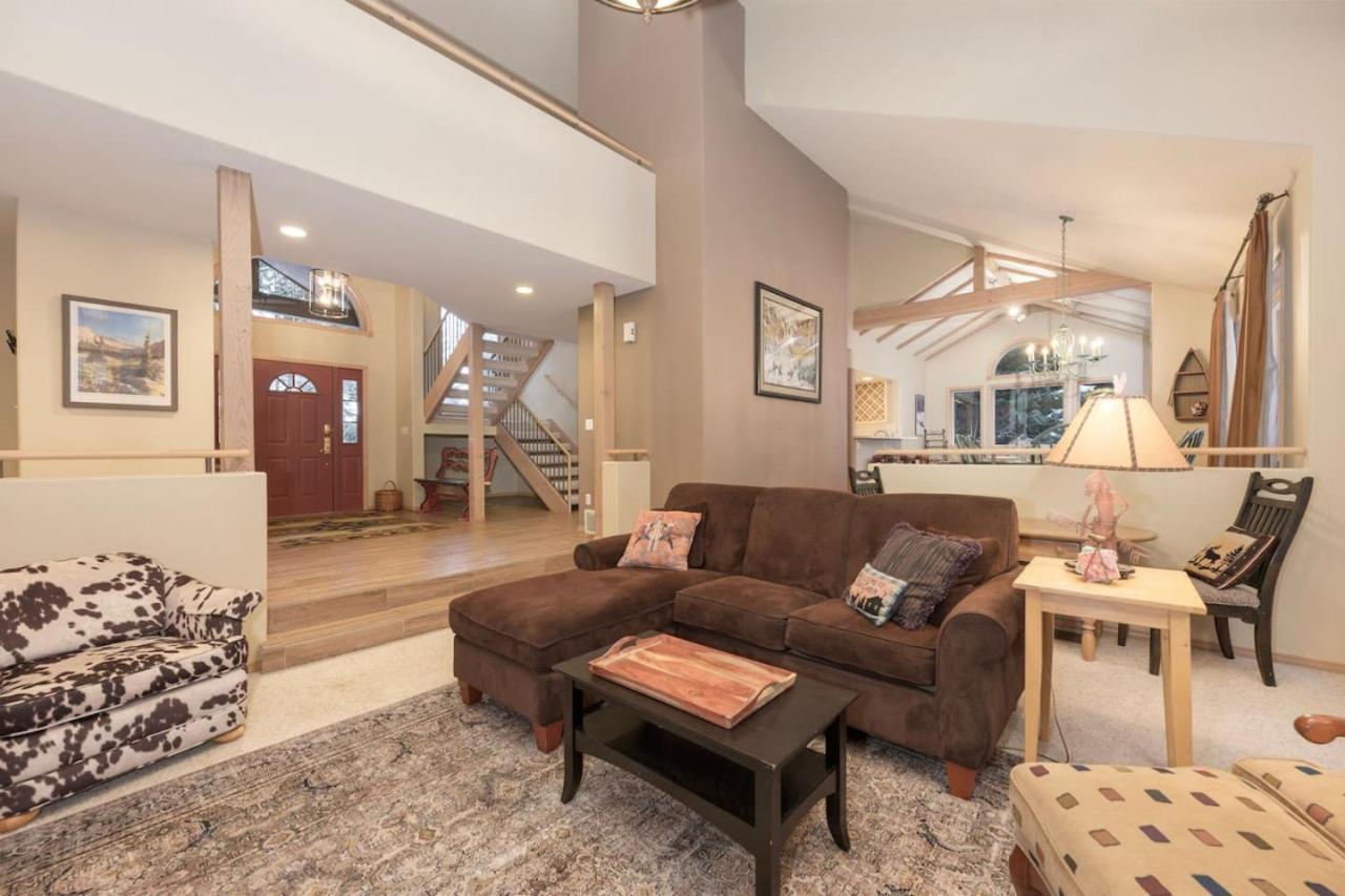 Trailside Mountain Retreat with Private Hot Tub