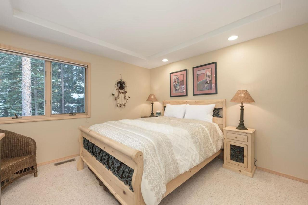 Trailside Mountain Retreat with Private Hot Tub