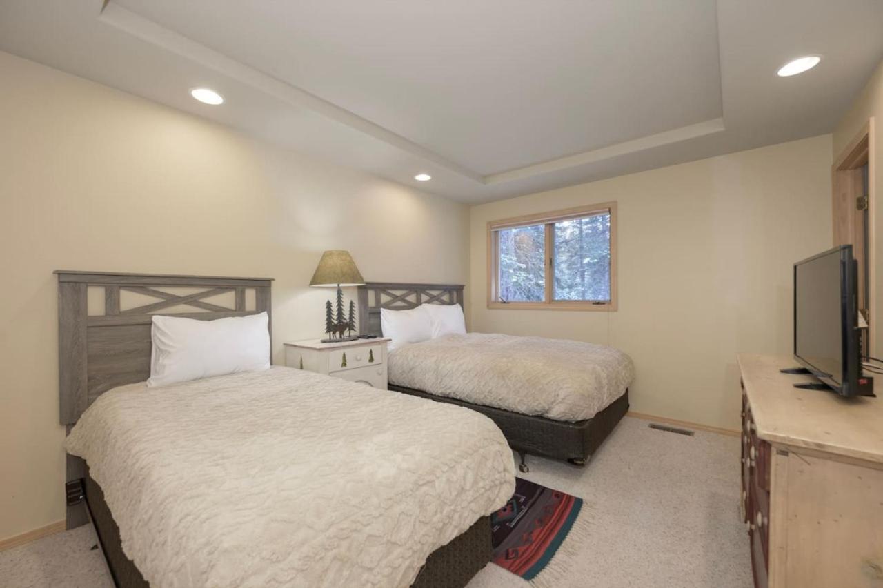 Trailside Mountain Retreat with Private Hot Tub