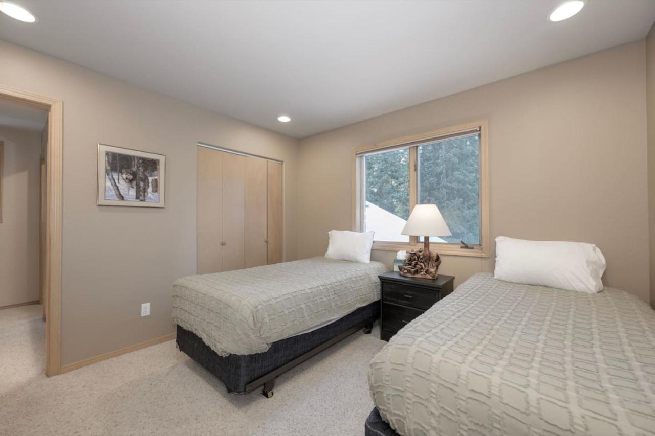 Trailside Mountain Retreat with Private Hot Tub