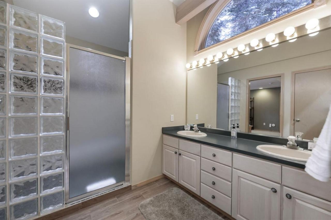 Trailside Mountain Retreat with Private Hot Tub