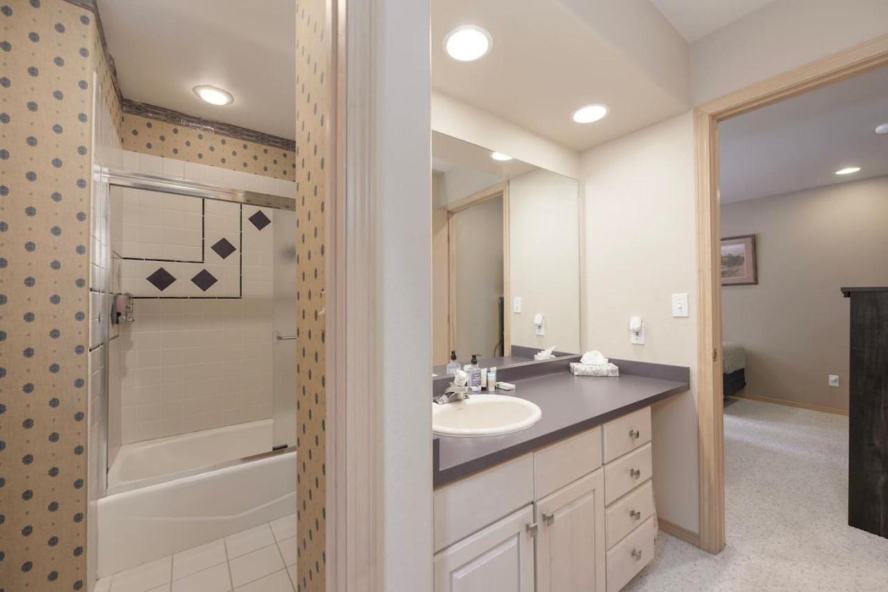 Trailside Mountain Retreat with Private Hot Tub