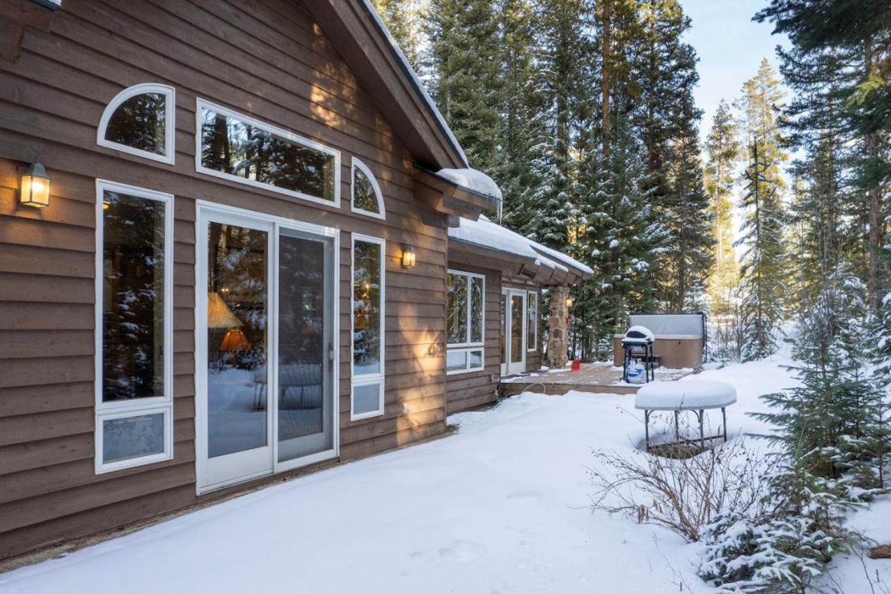 Trailside Mountain Retreat with Private Hot Tub