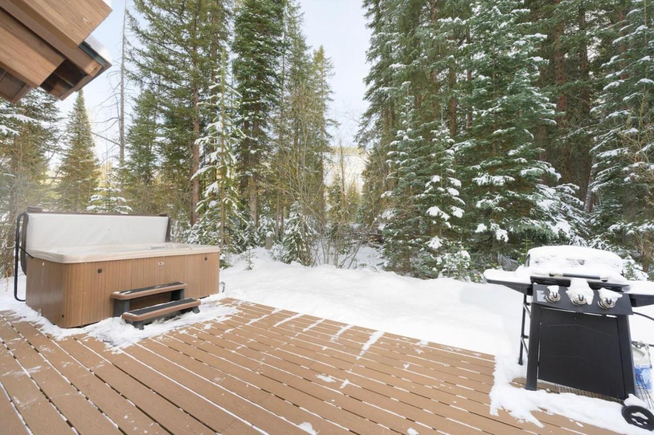 Trailside Mountain Retreat with Private Hot Tub