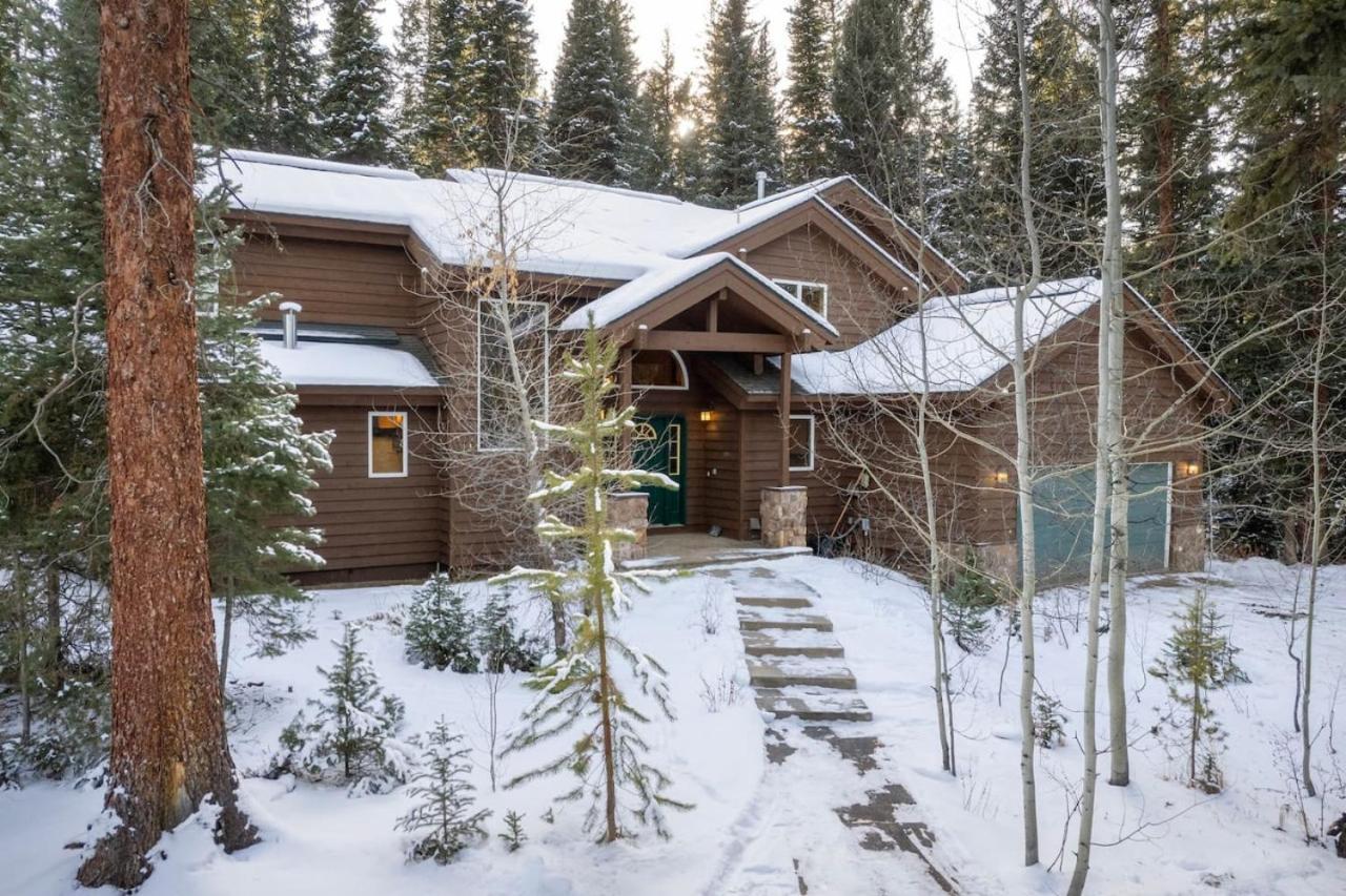 Trailside Mountain Retreat with Private Hot Tub