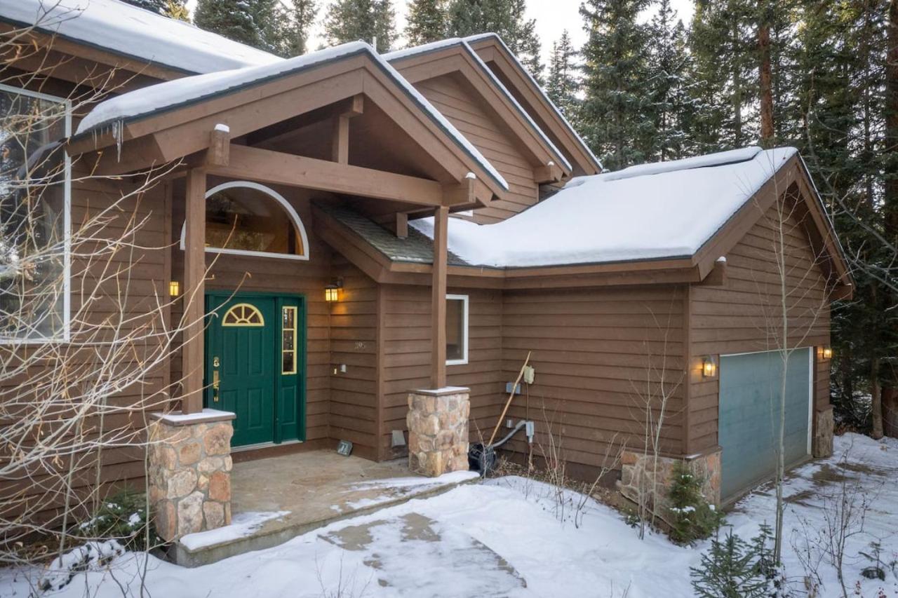 Trailside Mountain Retreat with Private Hot Tub
