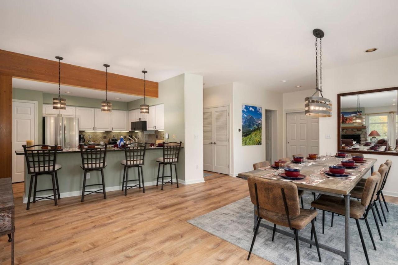 Luxe Home Minutes To Skiing Hot Tub