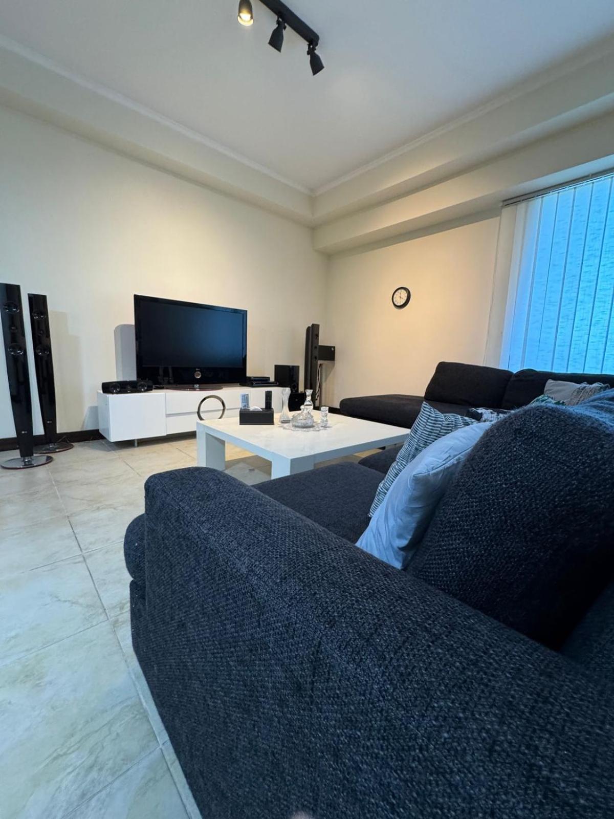 Click Stay - JLT - 2 Bedroom & Balcony Lakes View Entire Apartment -SS