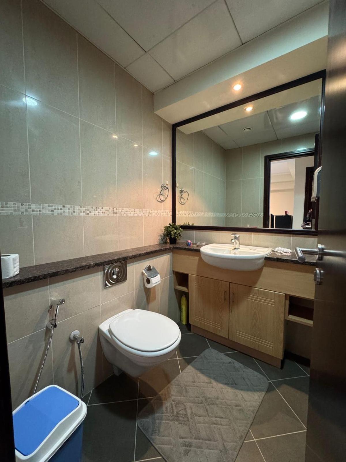 Click Stay - JLT - 2 Bedroom & Balcony Lakes View Entire Apartment -SS