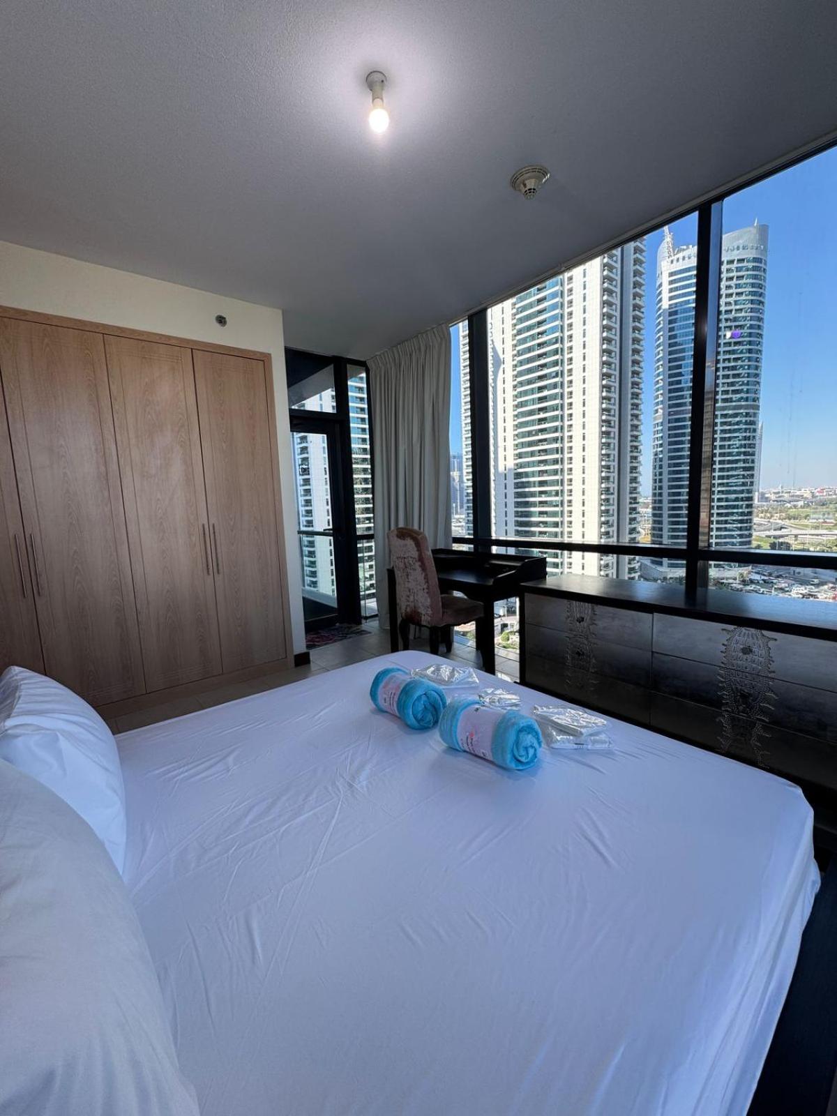 Click Stay - JLT - 2 Bedroom & Balcony Lakes View Entire Apartment -SS