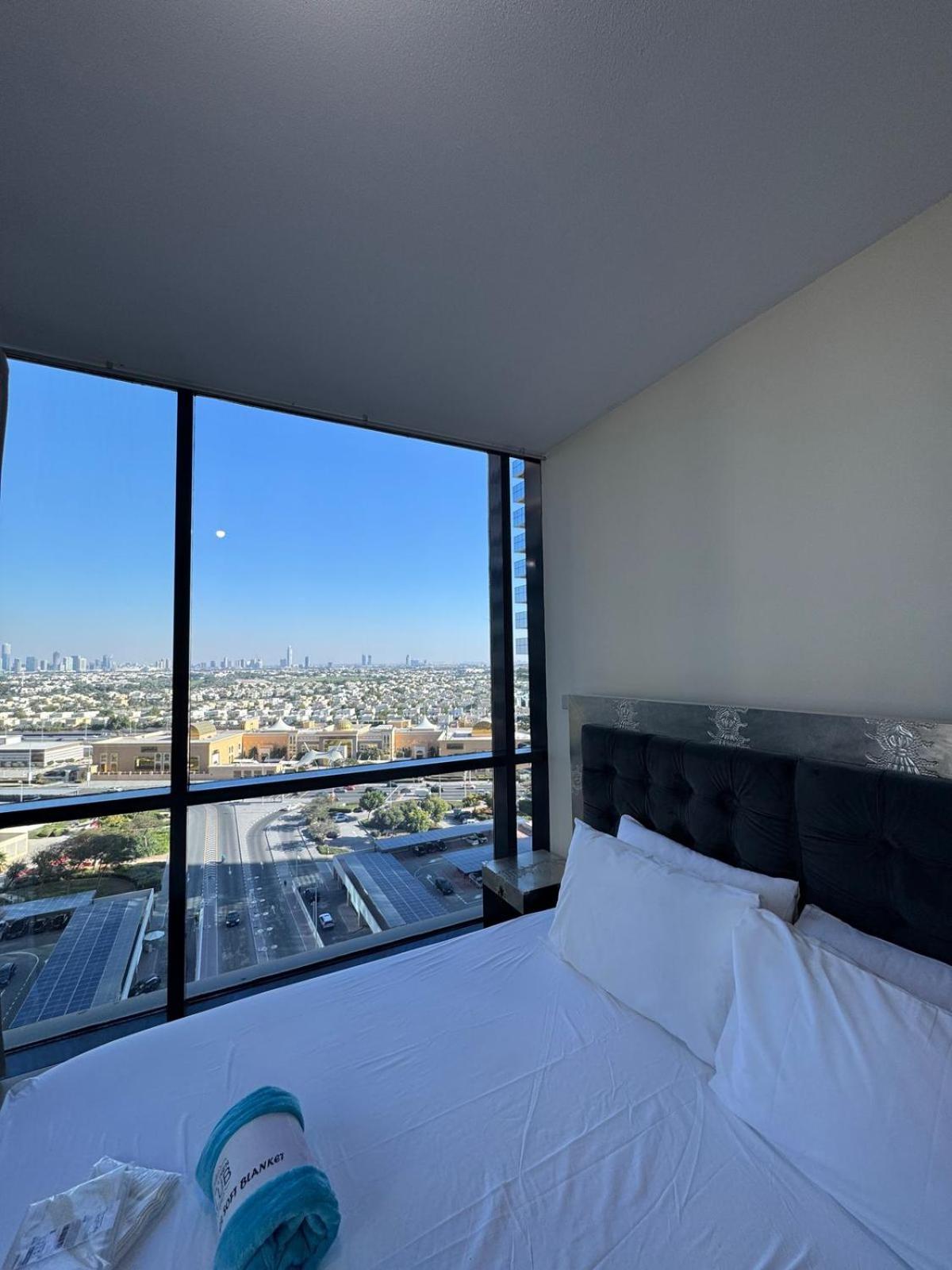 Click Stay - JLT - 2 Bedroom & Balcony Lakes View Entire Apartment -SS