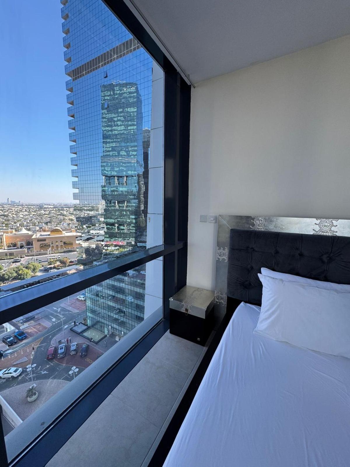 Click Stay - JLT - 2 Bedroom & Balcony Lakes View Entire Apartment -SS