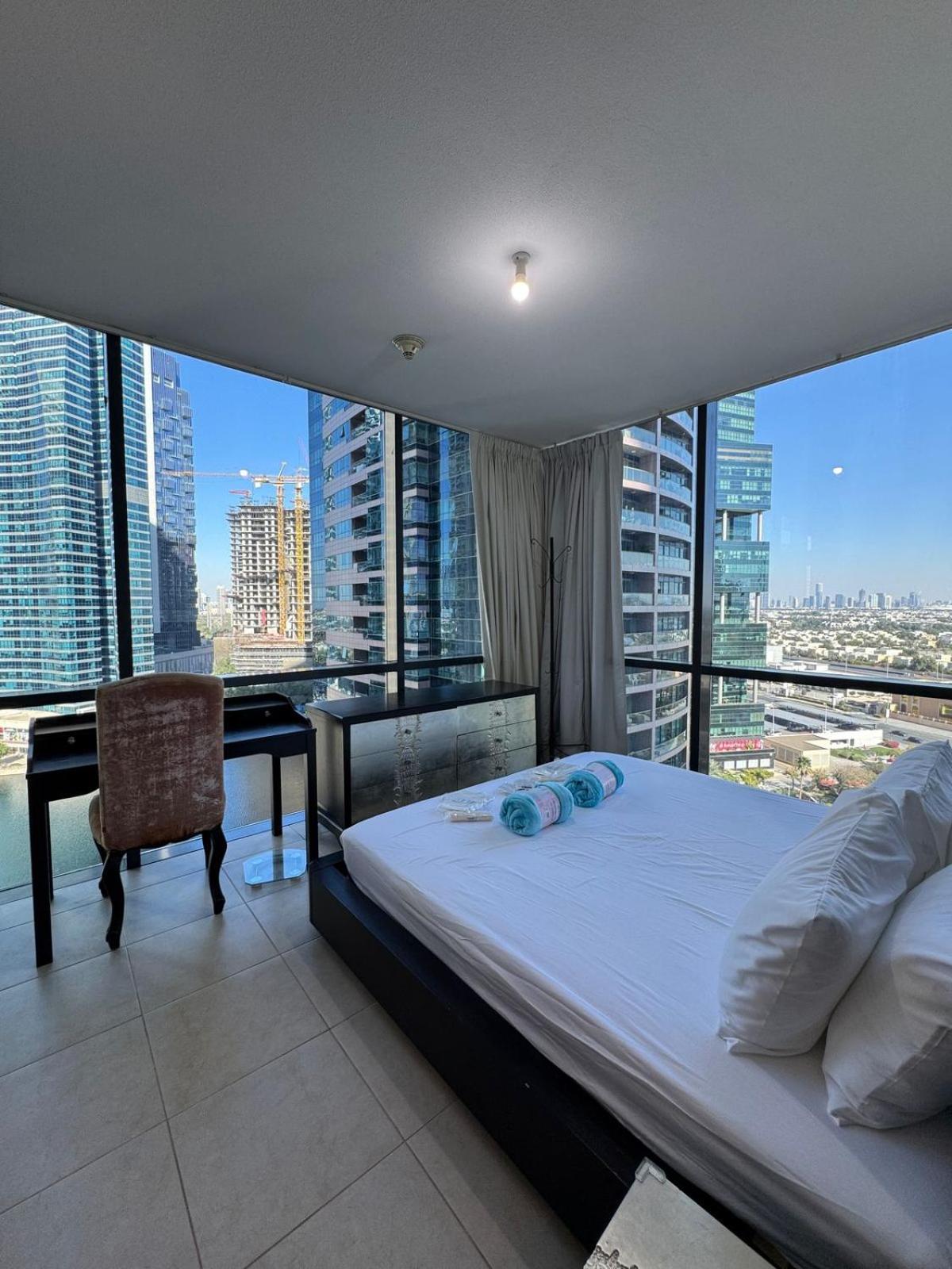 Click Stay - JLT - 2 Bedroom & Balcony Lakes View Entire Apartment -SS