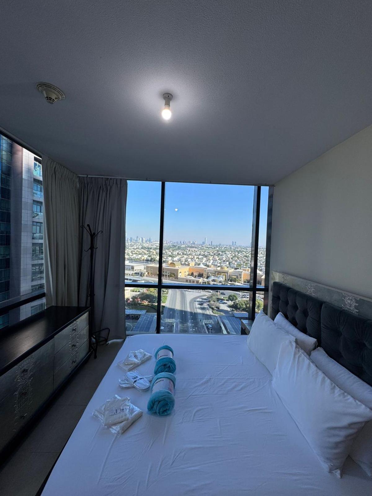 Click Stay - JLT - 2 Bedroom & Balcony Lakes View Entire Apartment -SS