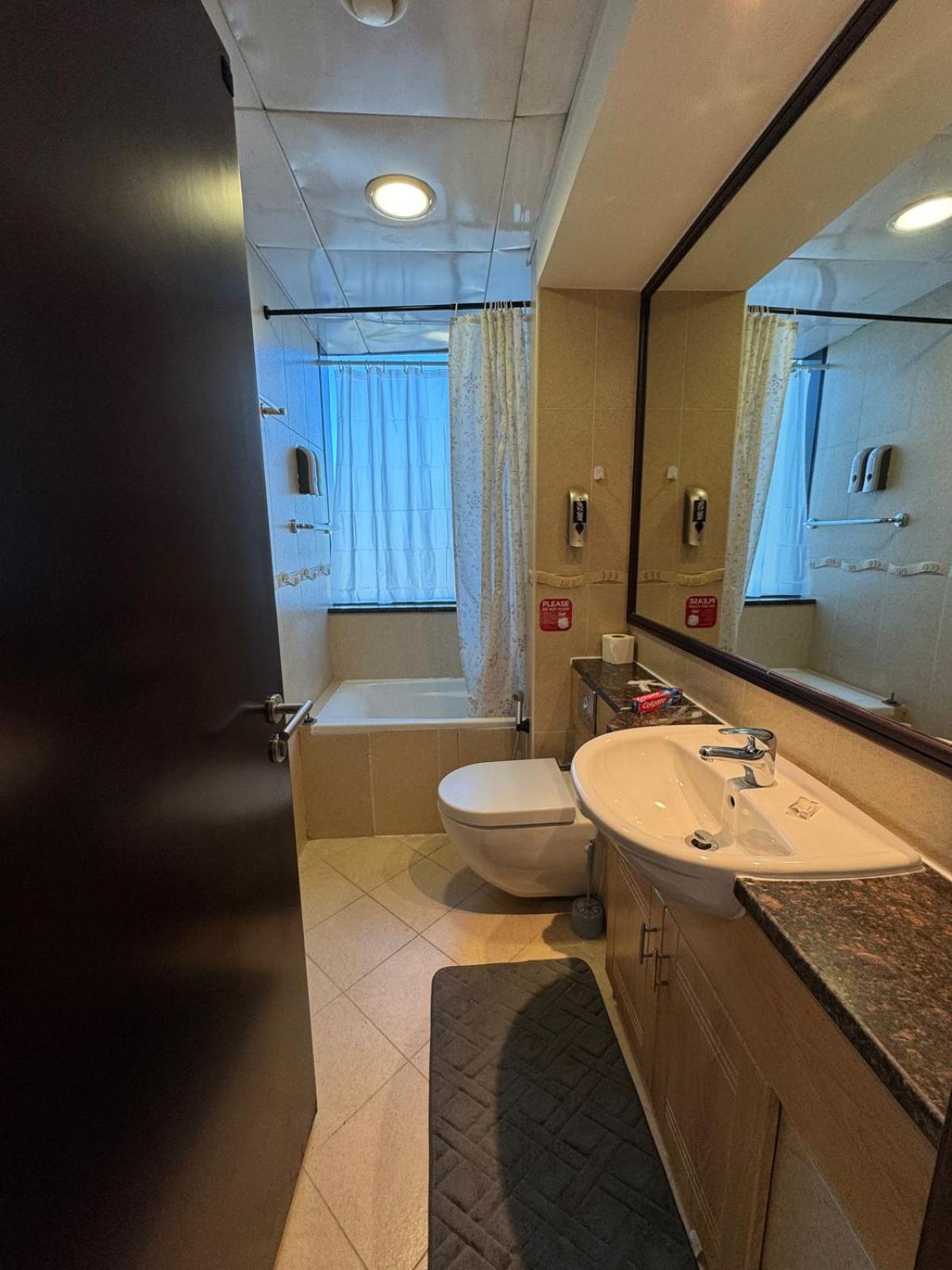 Click Stay - JLT - 2 Bedroom & Balcony Lakes View Entire Apartment -SS