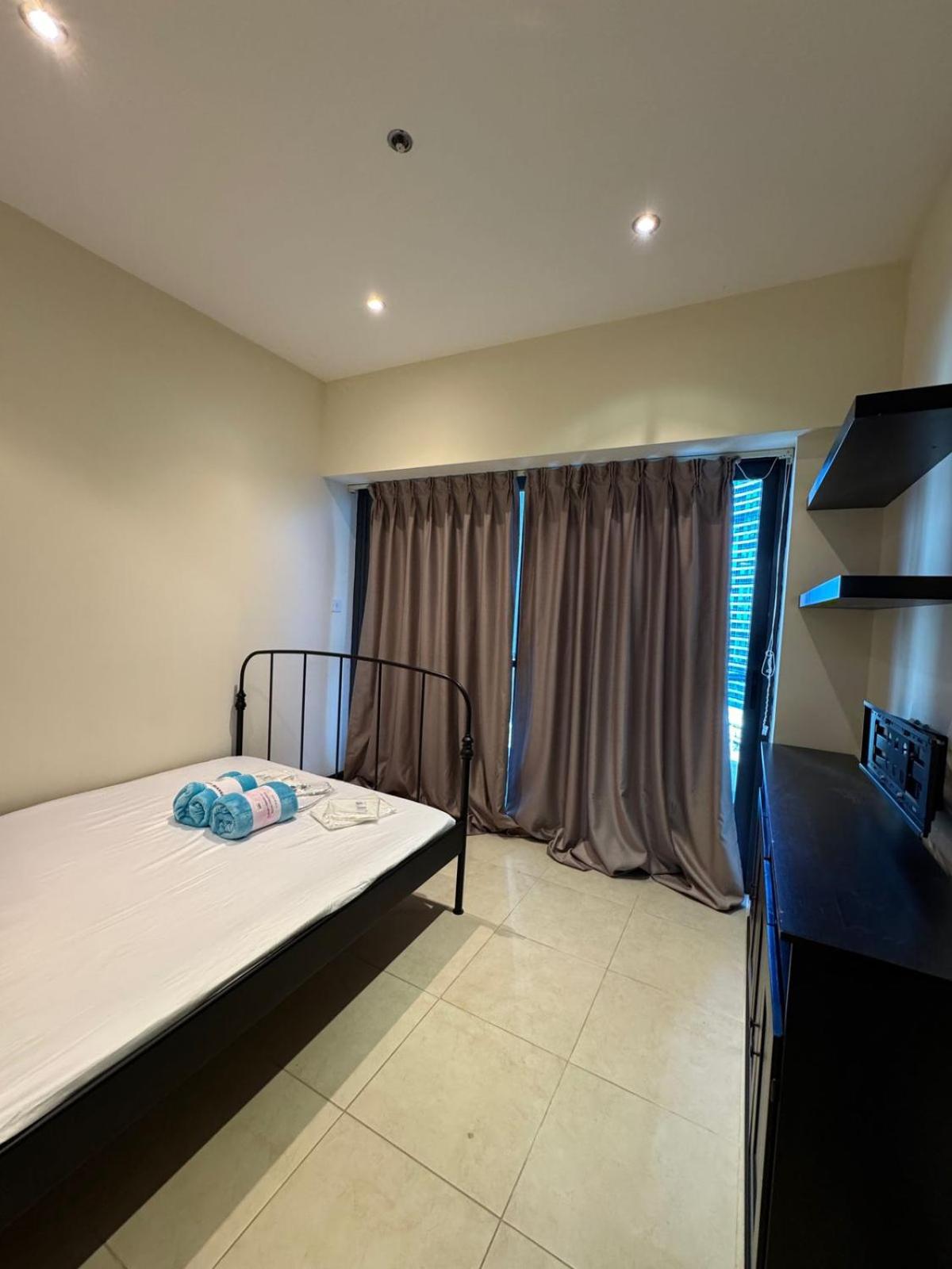 Click Stay - JLT - 2 Bedroom & Balcony Lakes View Entire Apartment -SS