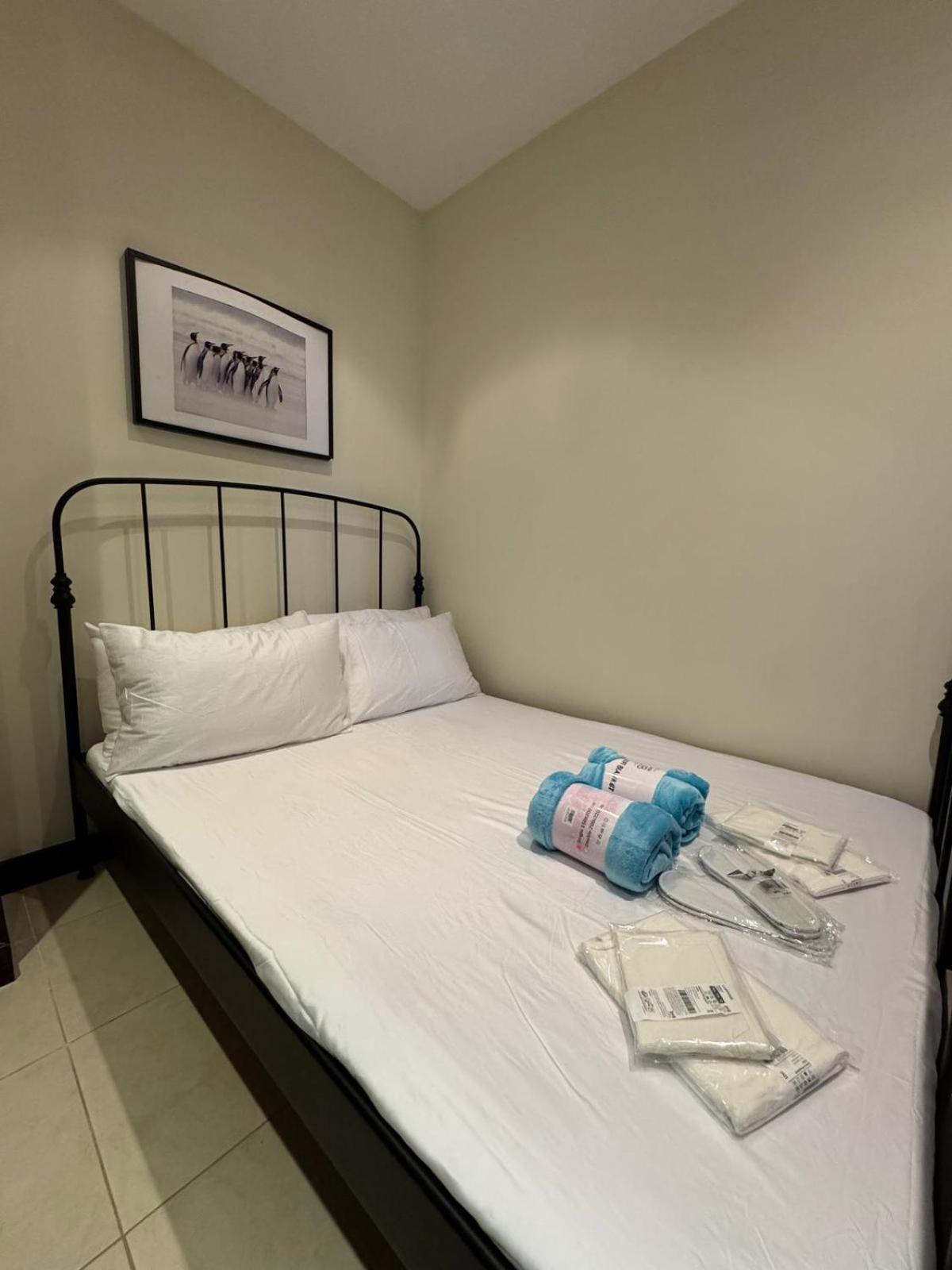 Click Stay - JLT - 2 Bedroom & Balcony Lakes View Entire Apartment -SS