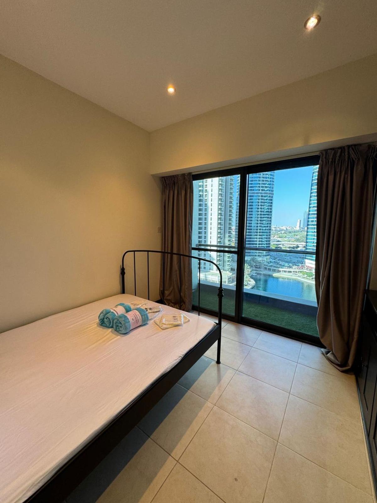 Click Stay - JLT - 2 Bedroom & Balcony Lakes View Entire Apartment -SS