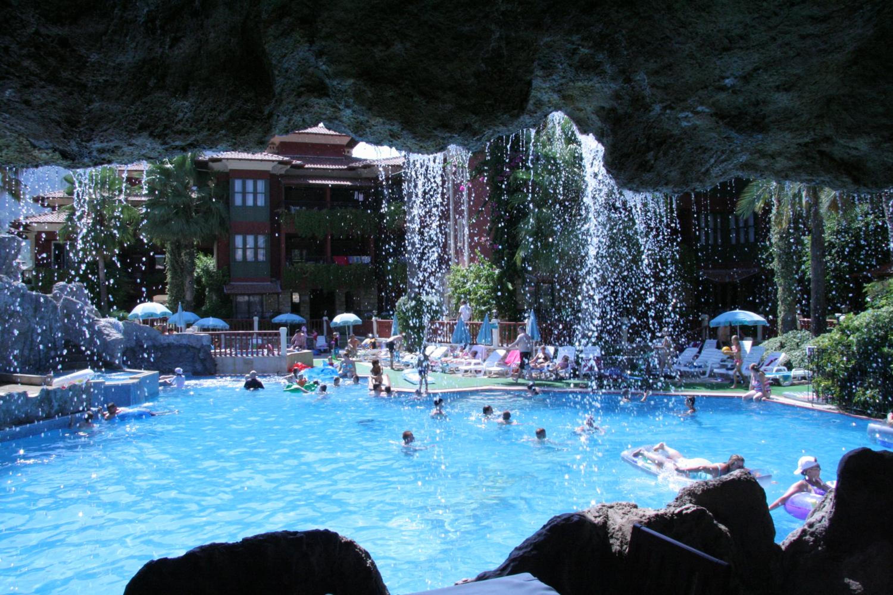 Grand Aquarium - Image 26