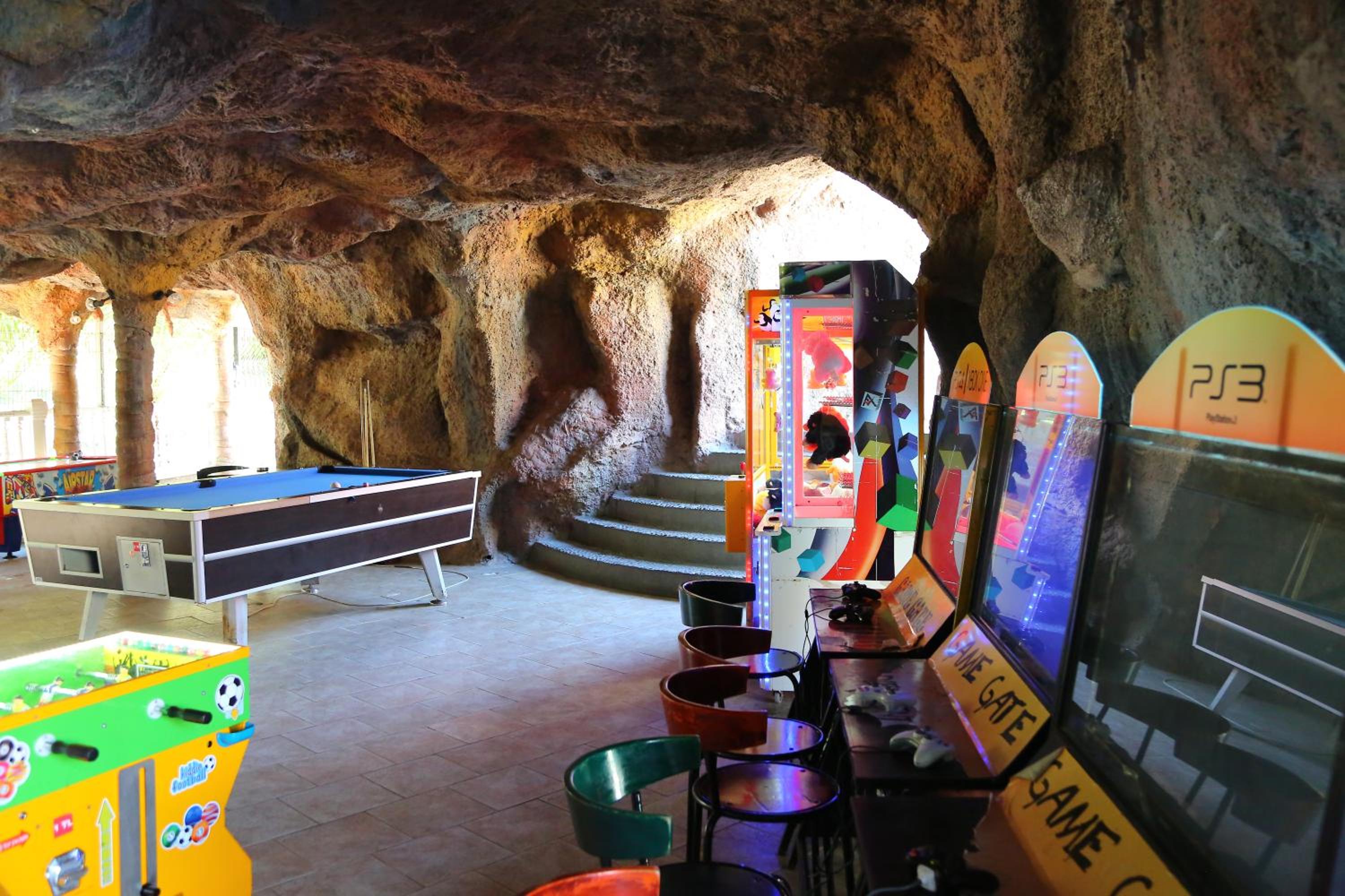 Grand Aquarium - Image 32