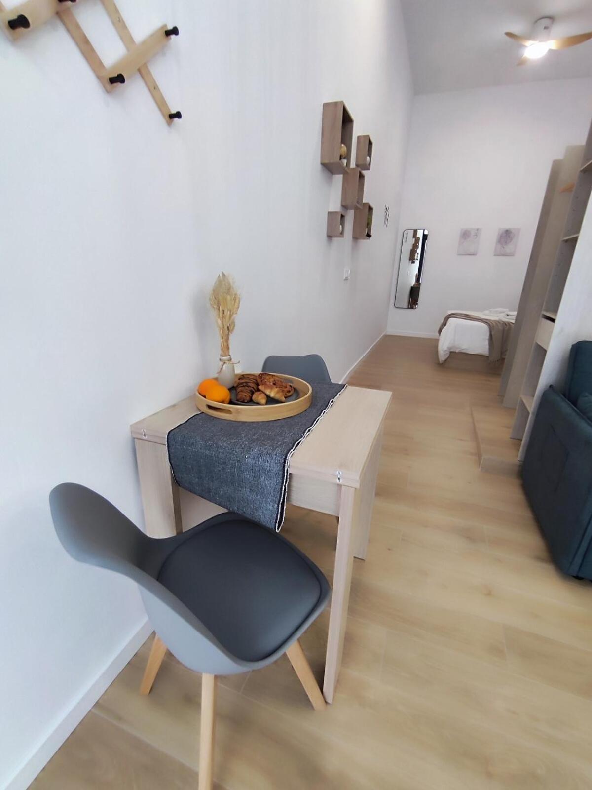 Caracol - Entire Apt - Near Beach and Stadium by Río Turia Apartments