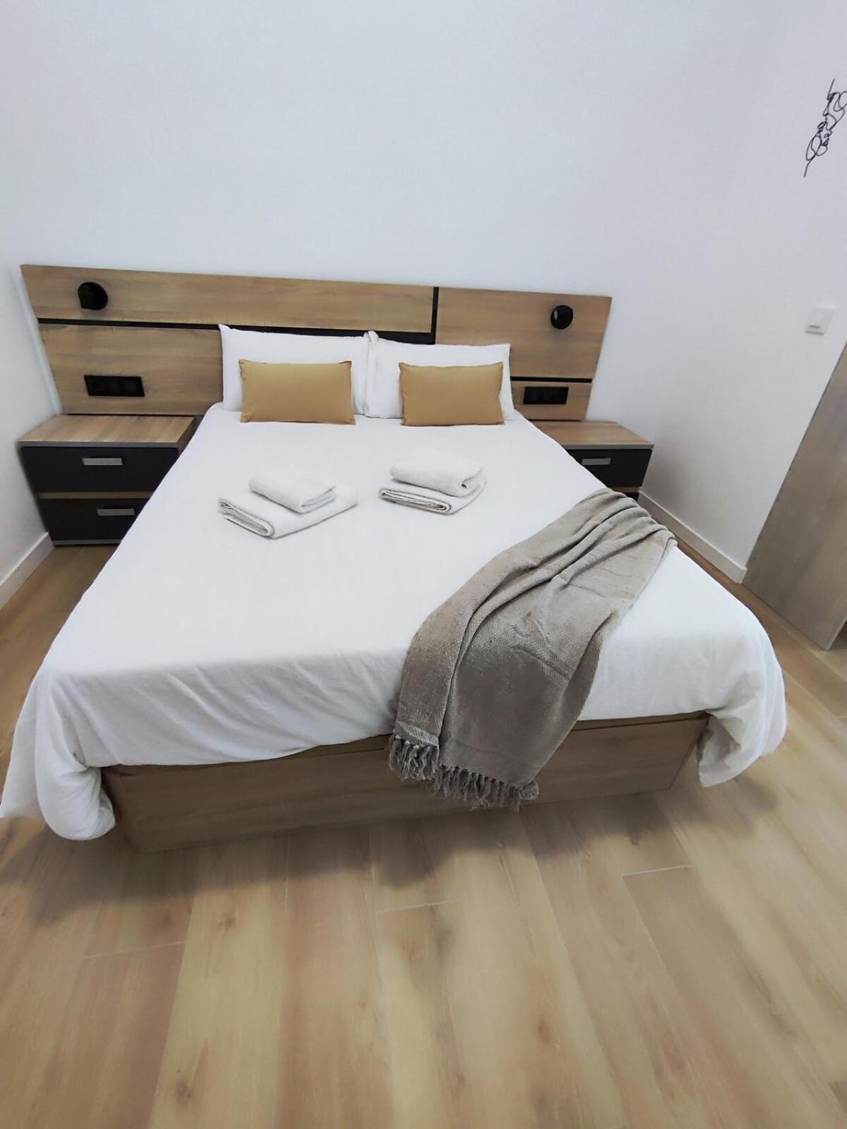 Caracol - Entire Apt - Near Beach and Stadium by Río Turia Apartments