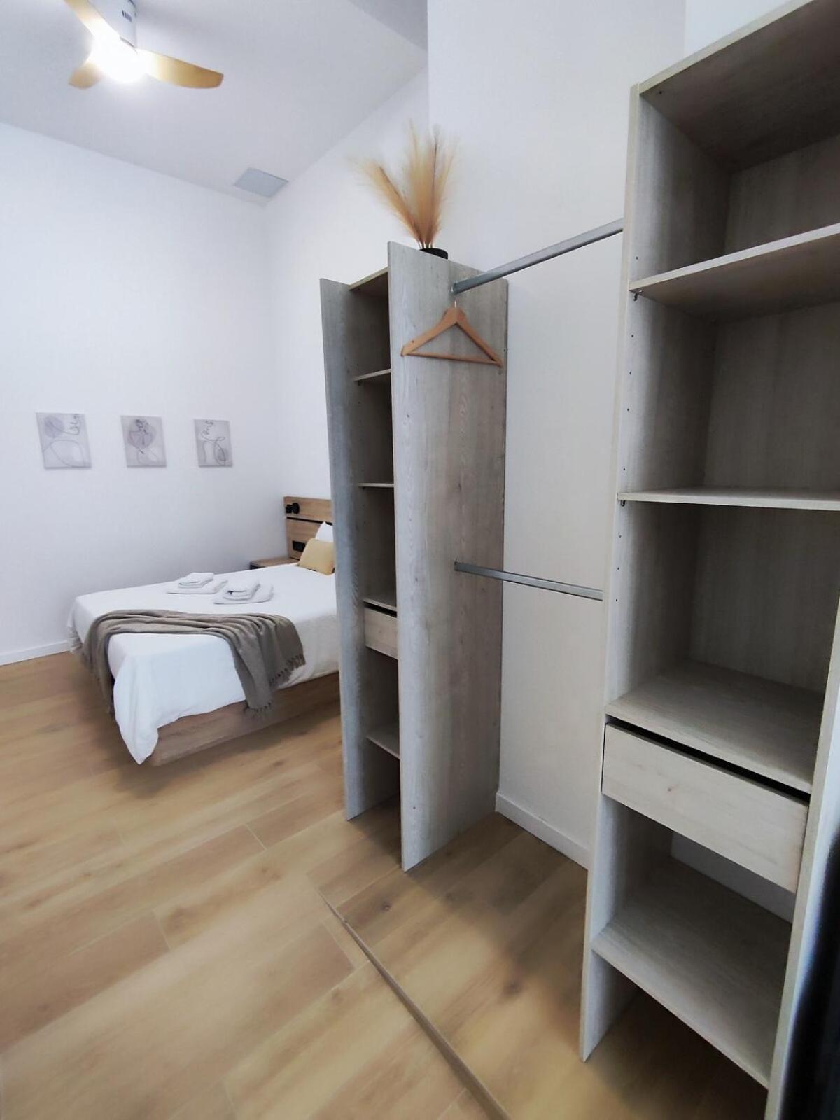 Caracol - Entire Apt - Near Beach and Stadium by Río Turia Apartments