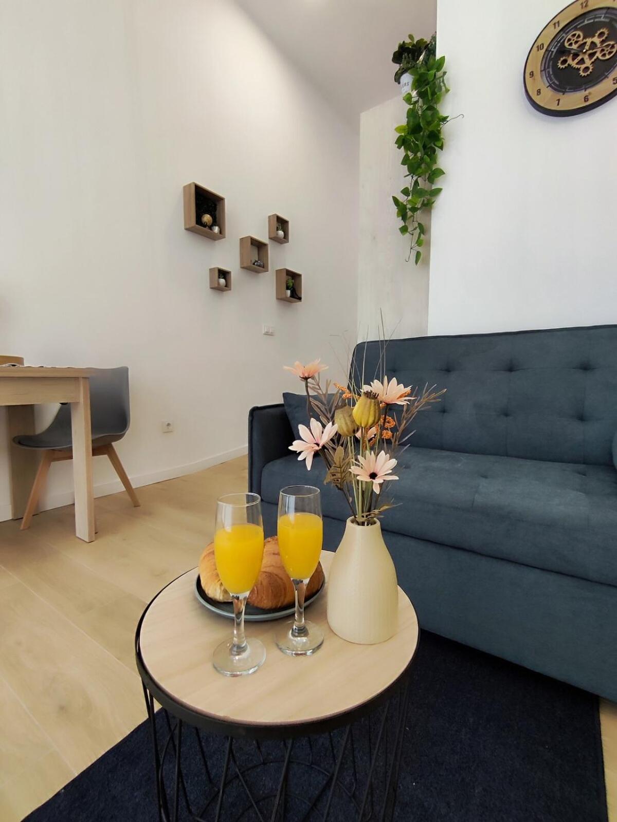 Caracol - Entire Apt - Near Beach and Stadium by Río Turia Apartments