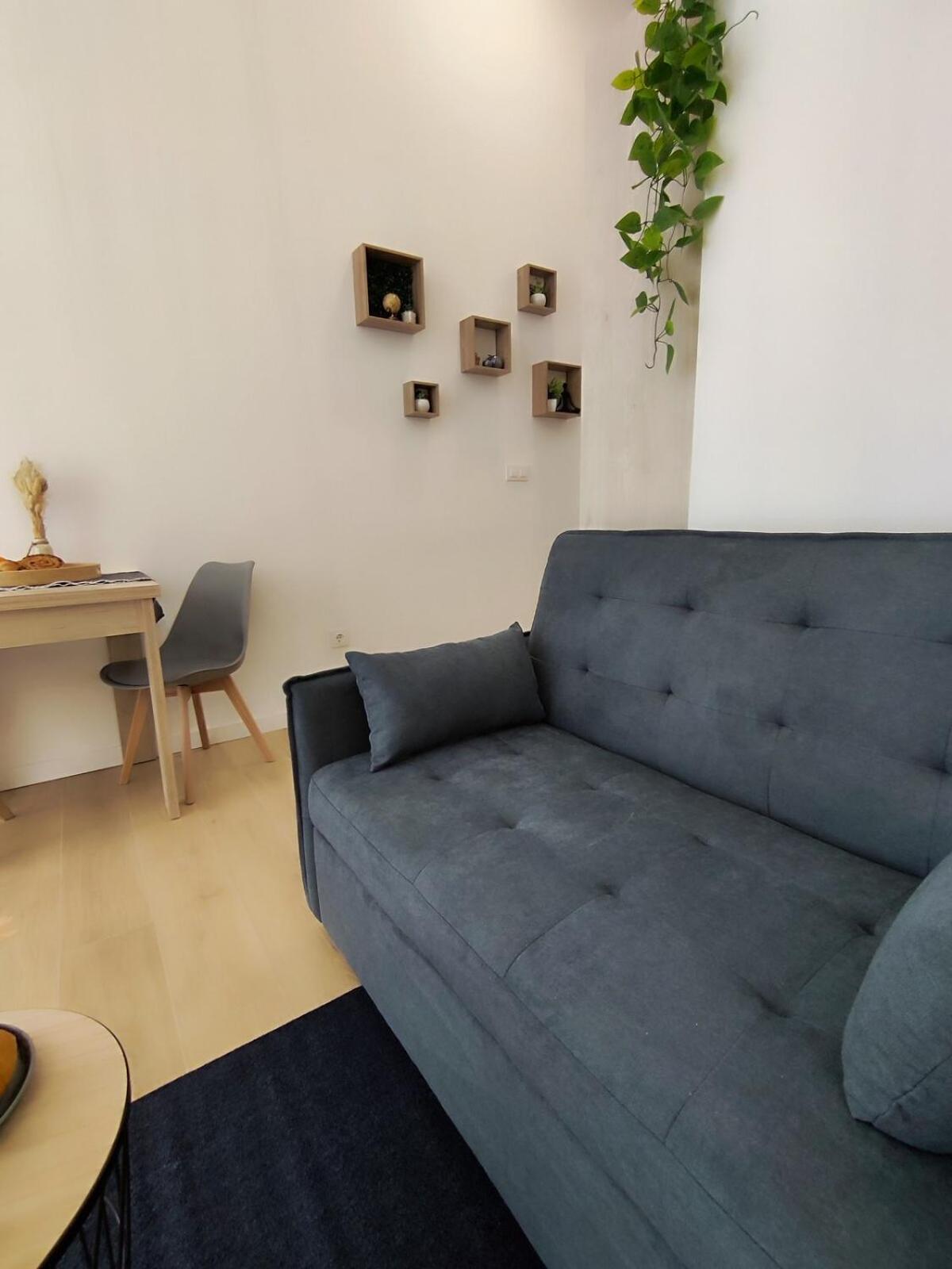 Caracol - Entire Apt - Near Beach and Stadium by Río Turia Apartments
