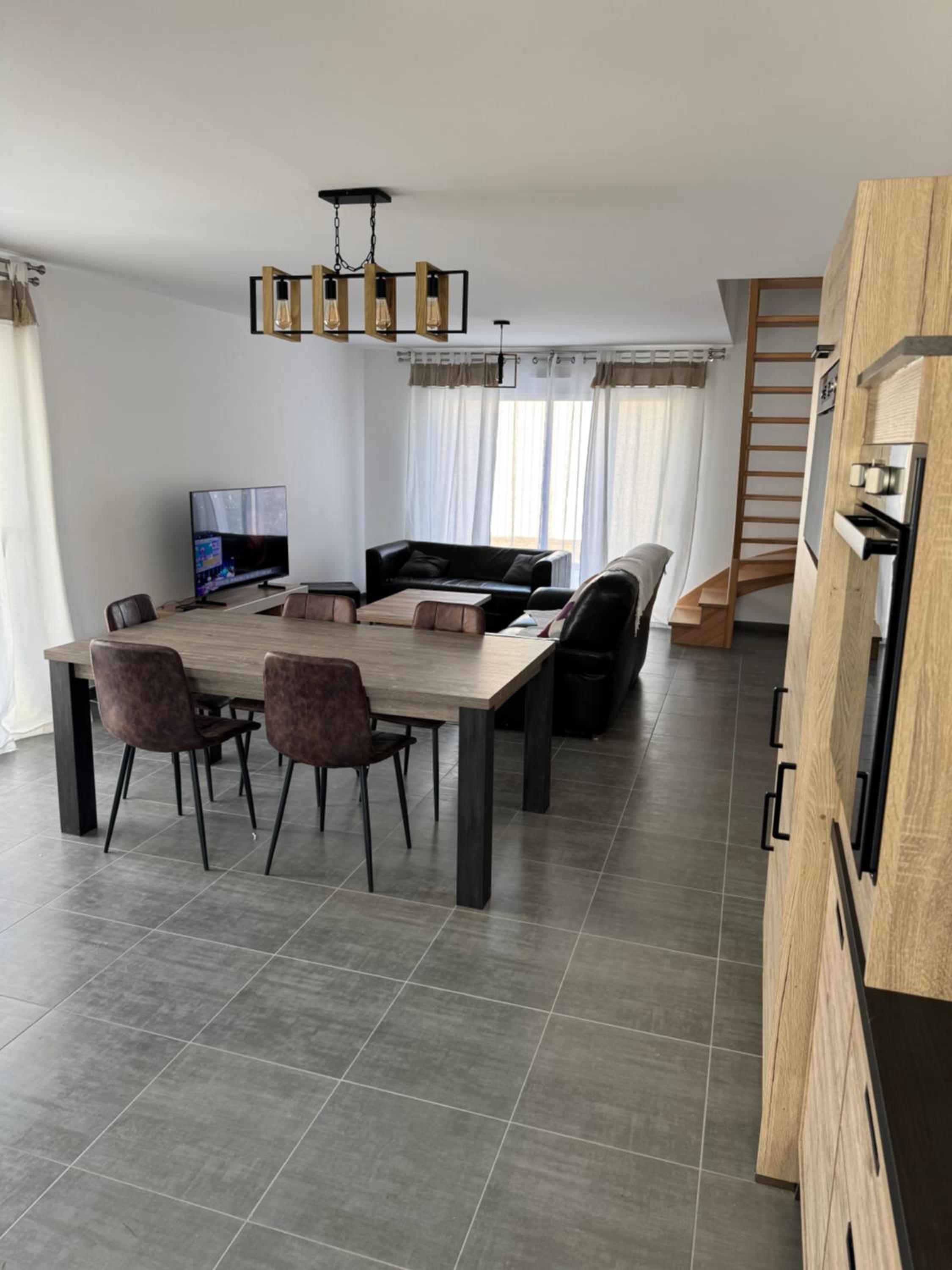 Maison 4 chambres près d Angers et à 500 m de la Loire
