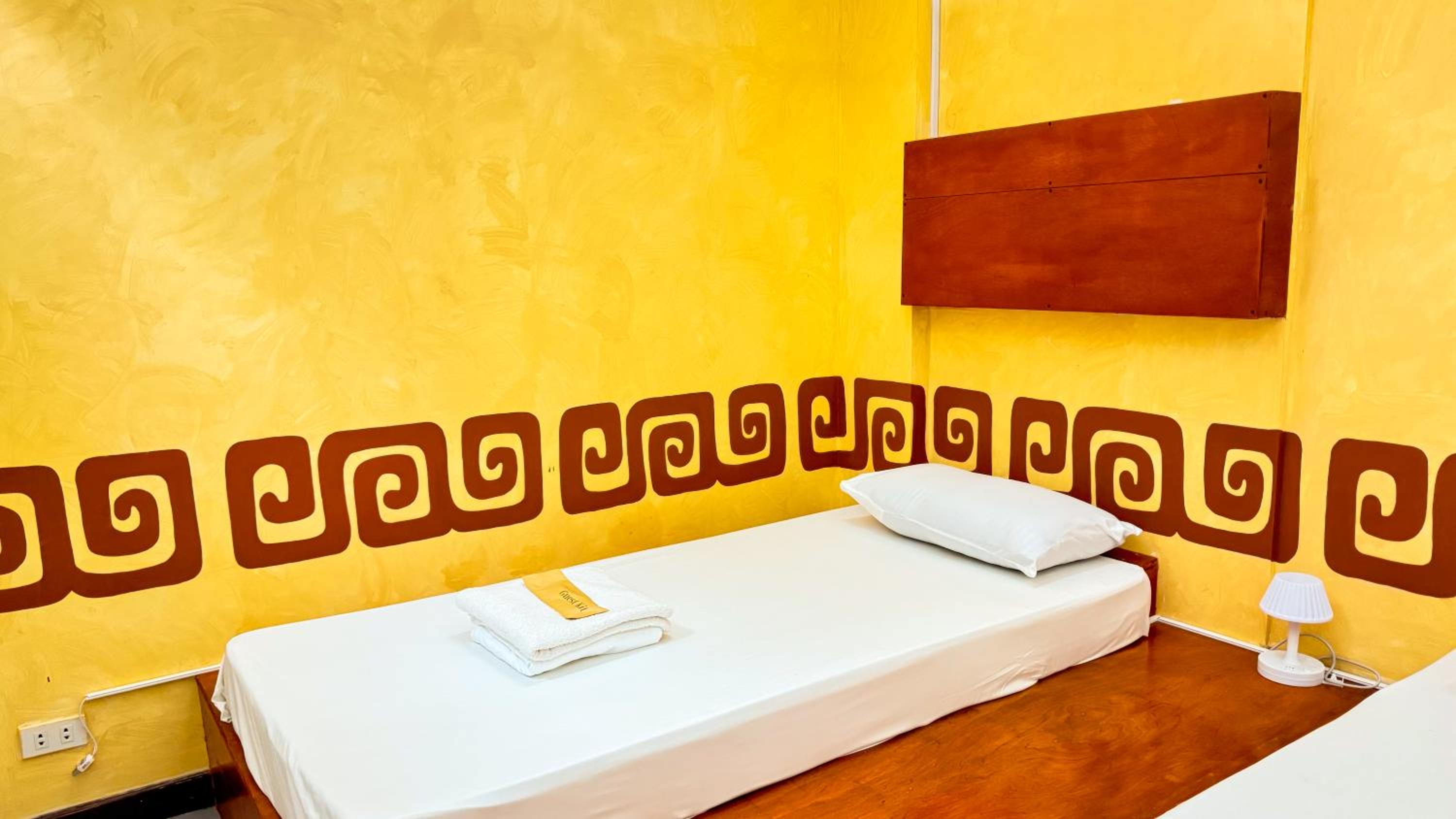 Female Dorm by Palacio Hostel