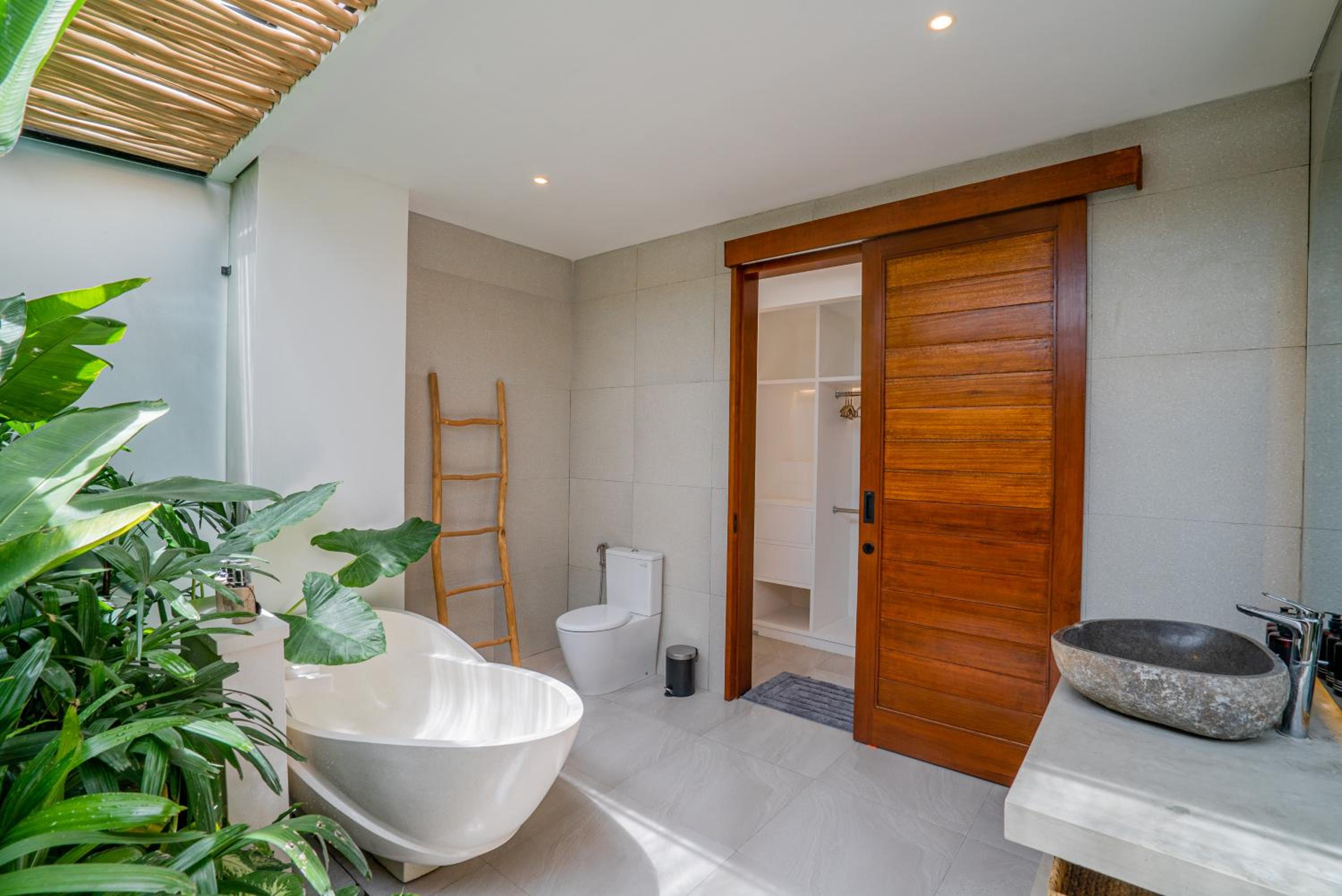 Casa Luna - 4BR villa near Canggu