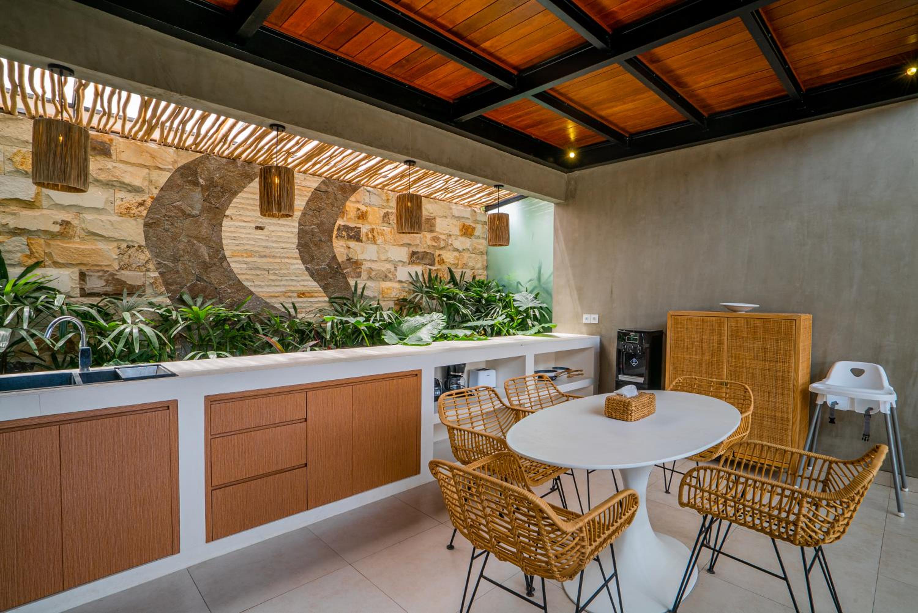 Casa Luna - 4BR villa near Canggu