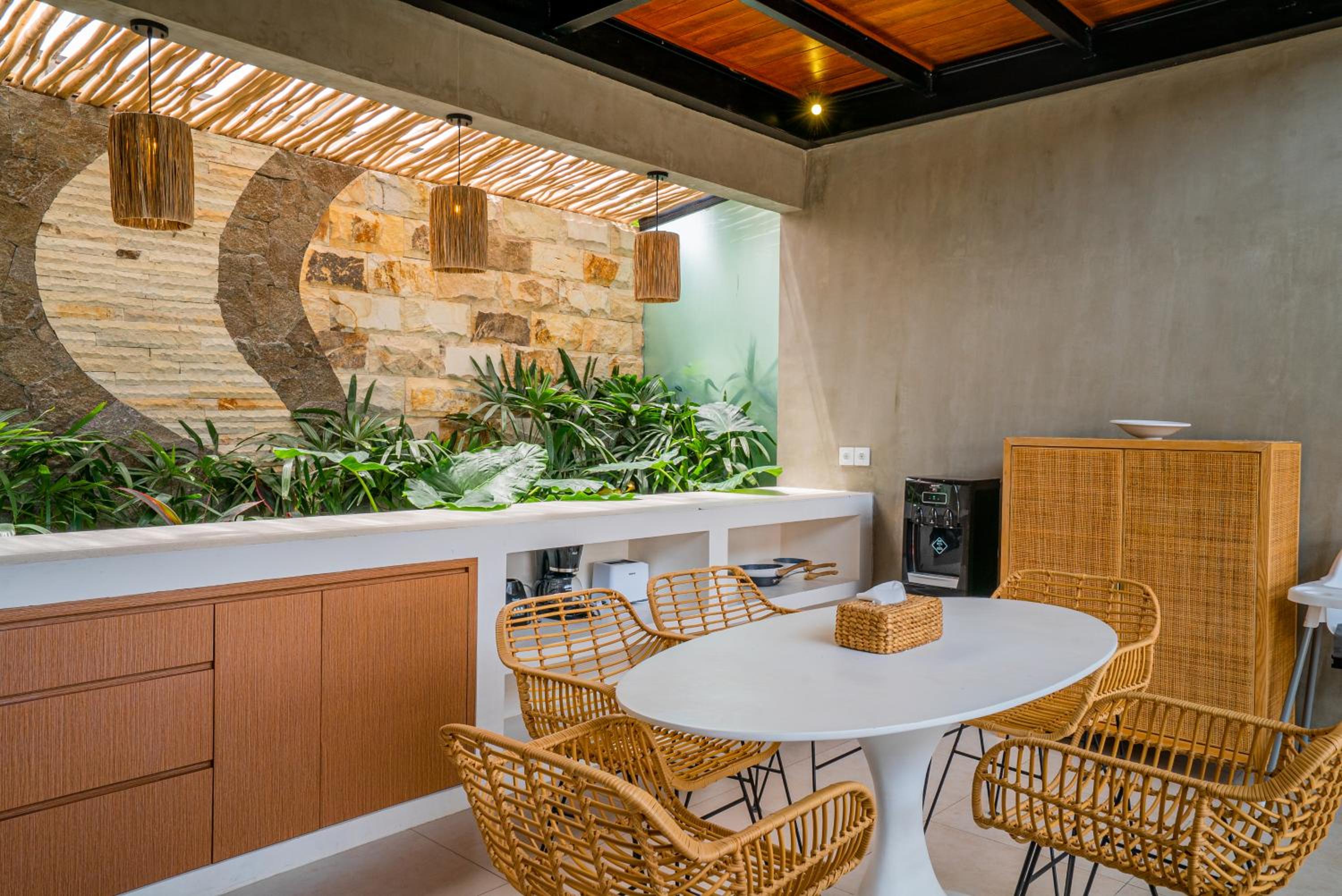 Casa Luna - 4BR villa near Canggu