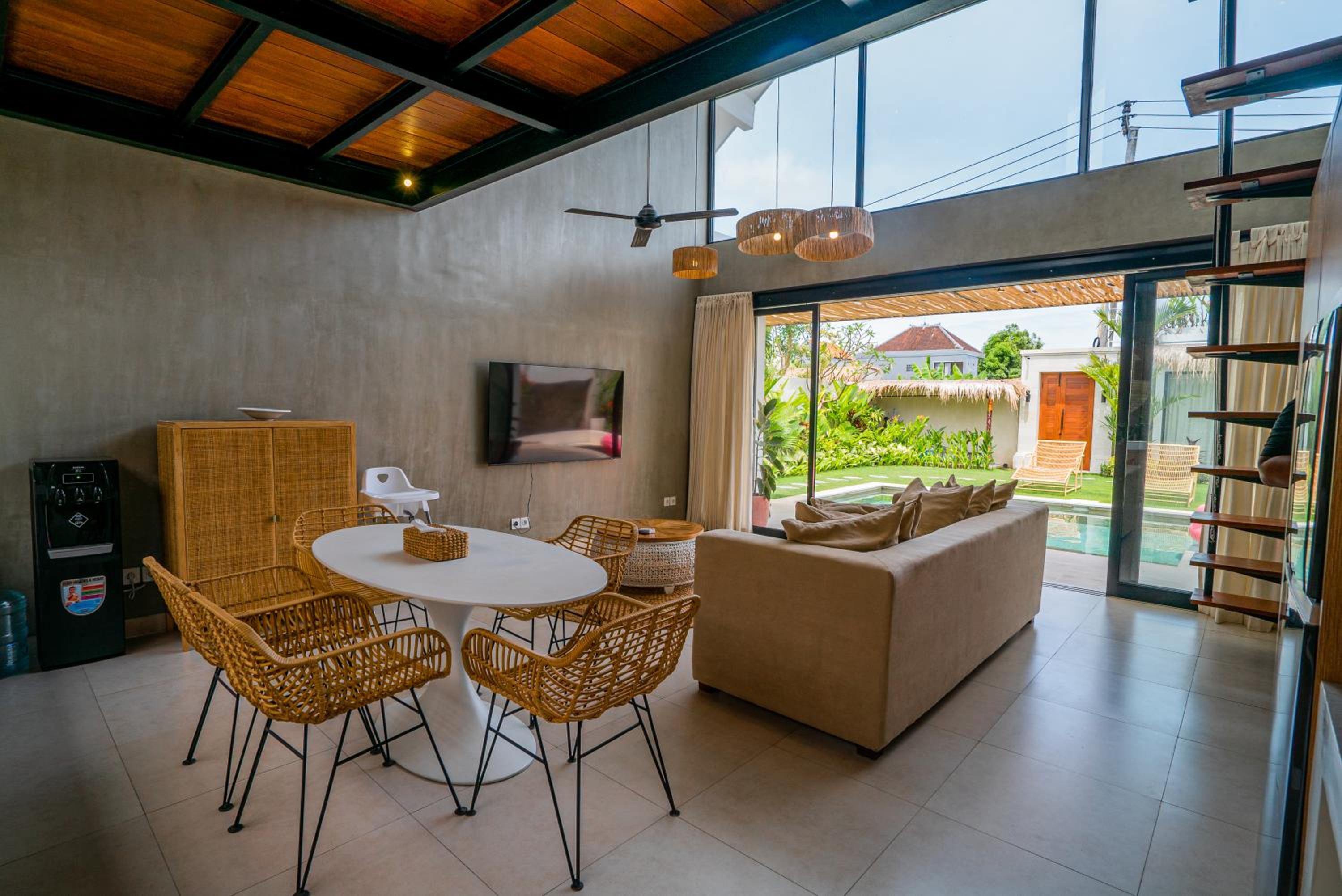 Casa Luna - 4BR villa near Canggu